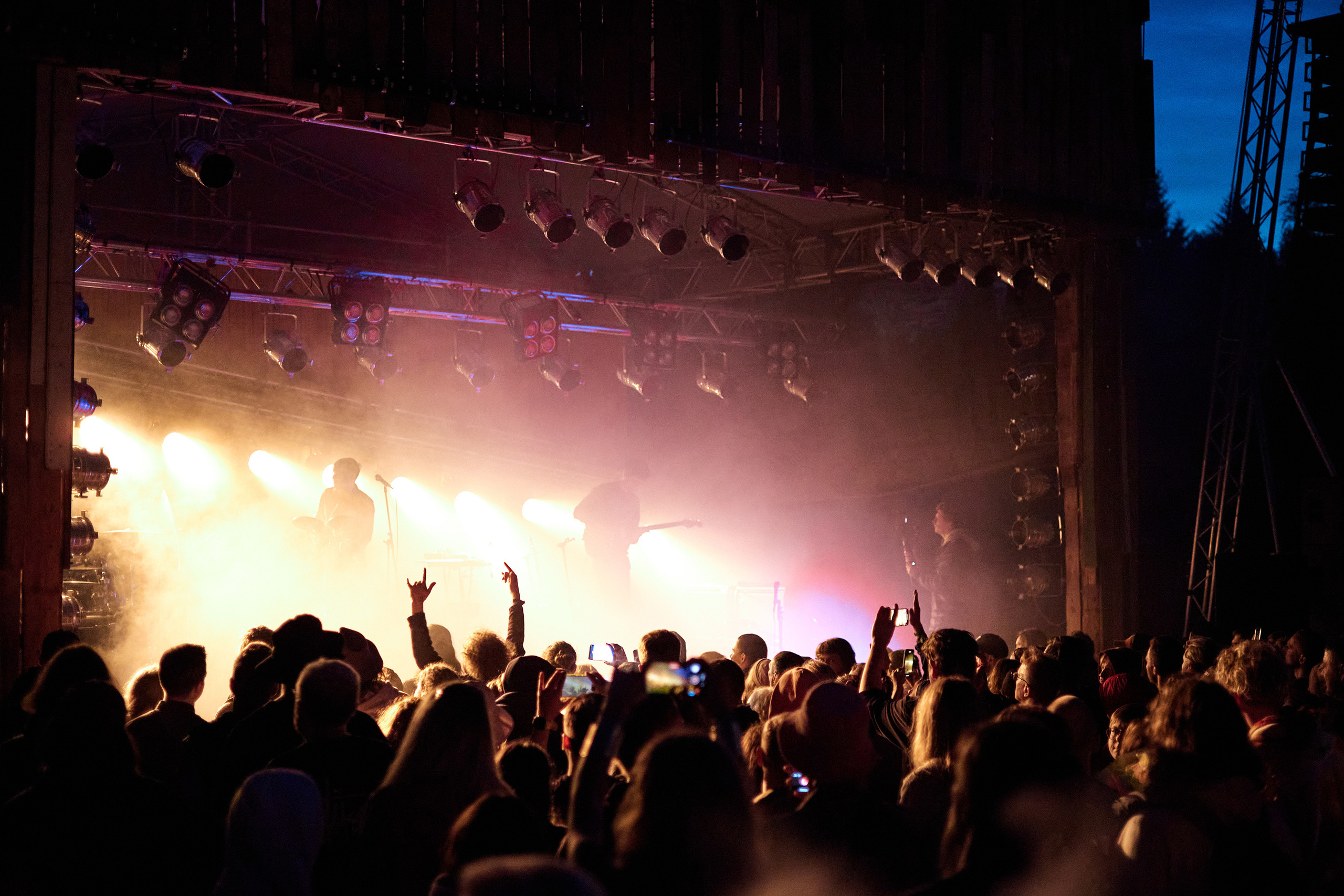 Outline. SAVA Photographer