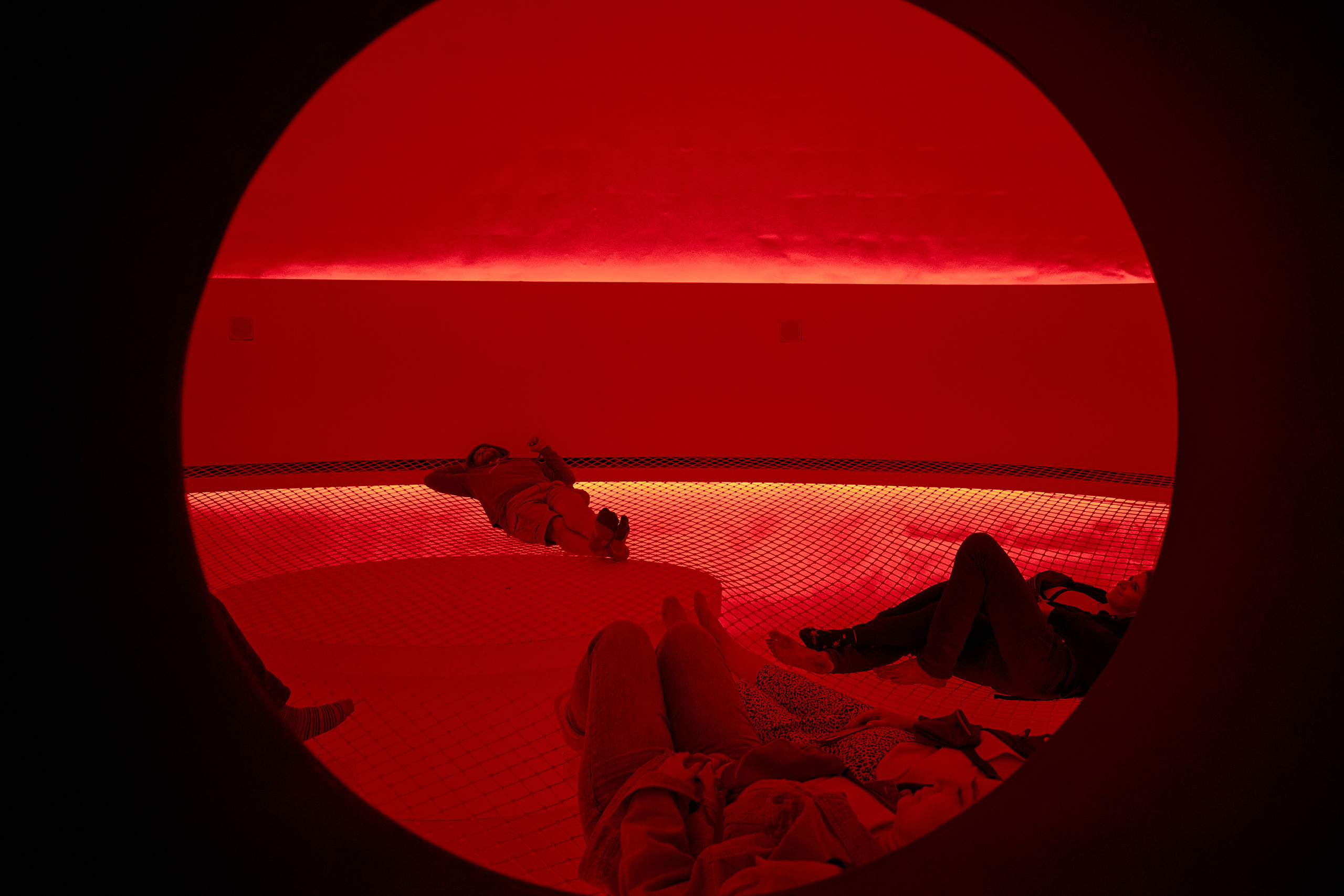 Outline. SAVA Photographer