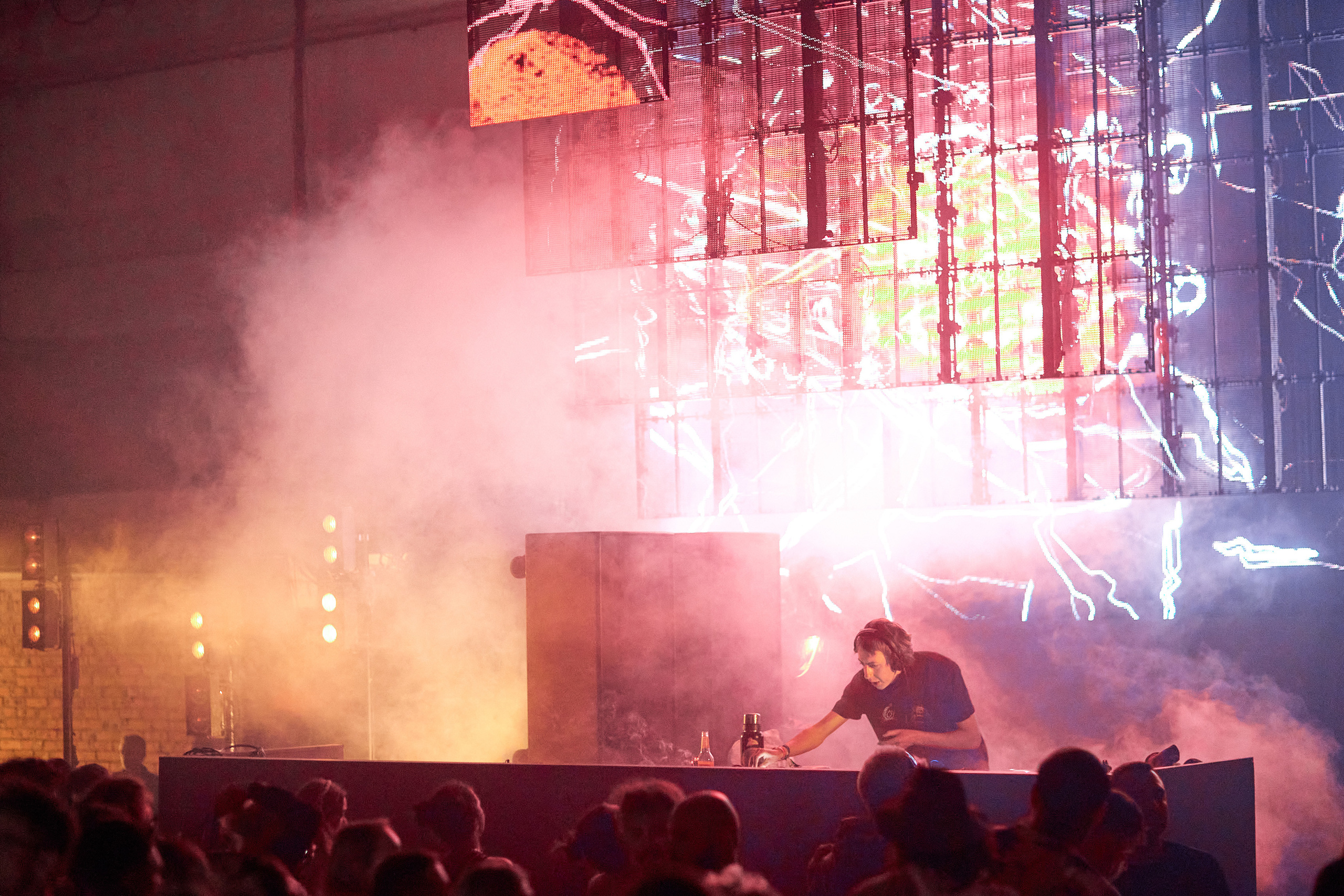 Outline. SAVA Photographer