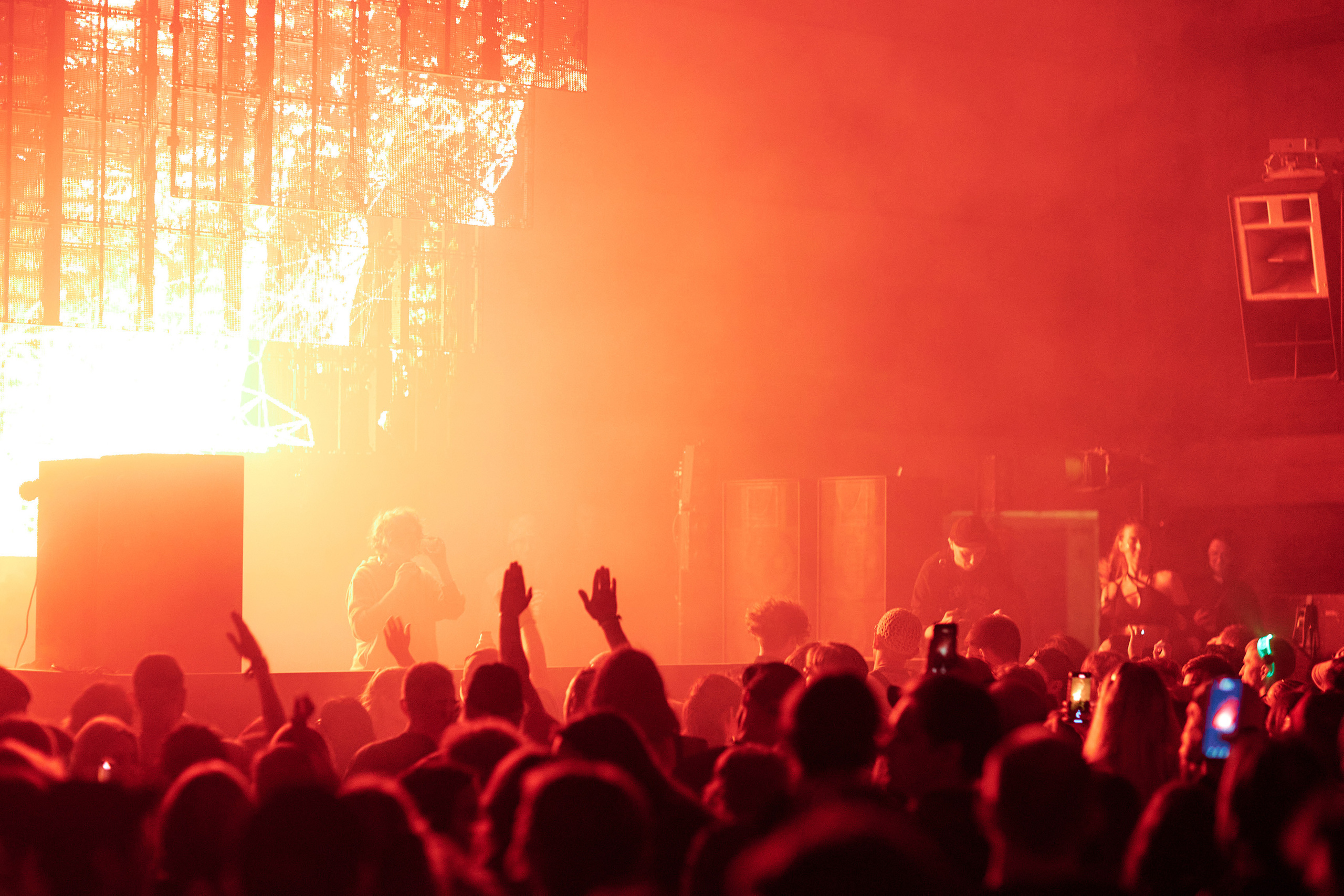 Outline. SAVA Photographer