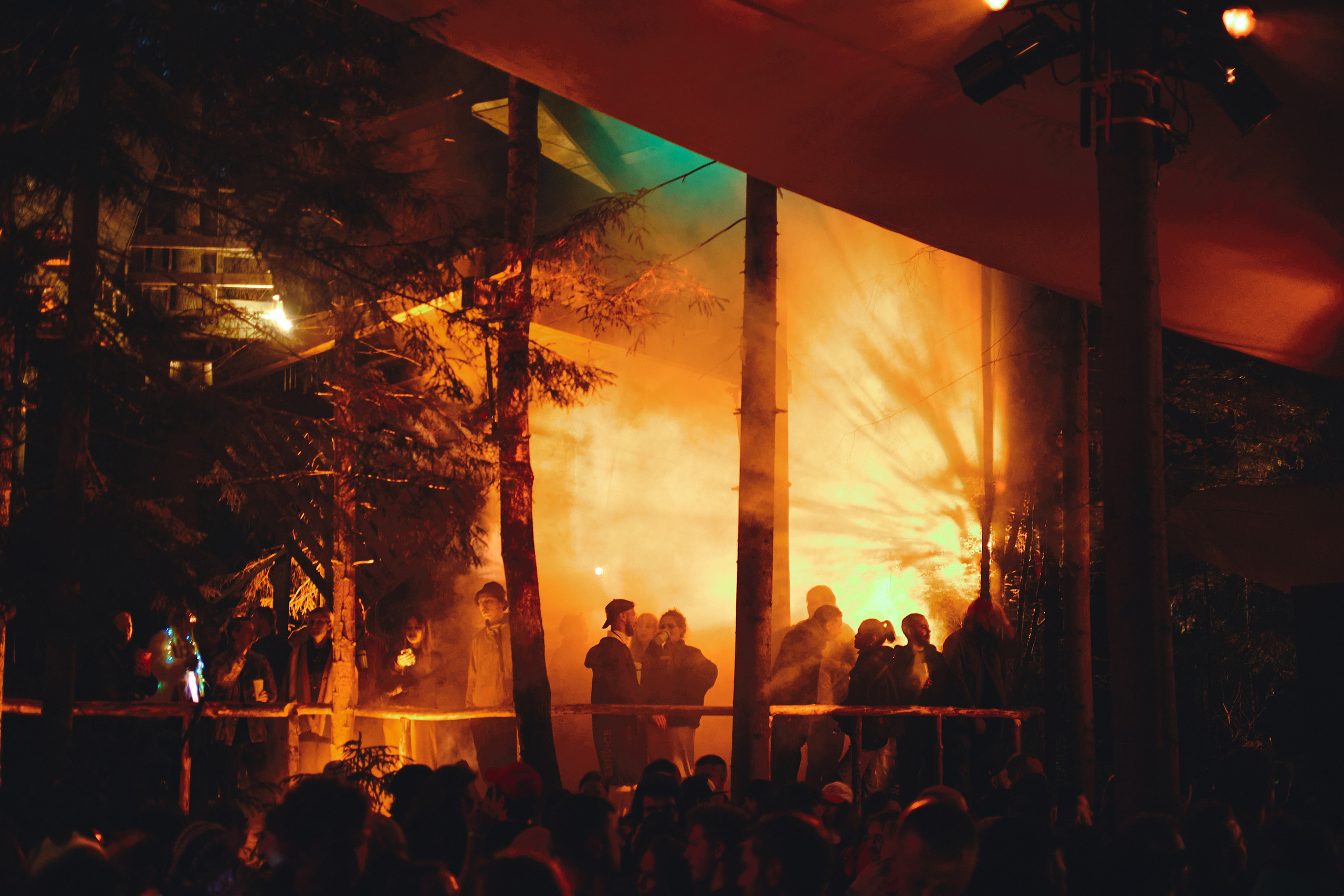 Outline. SAVA Photographer