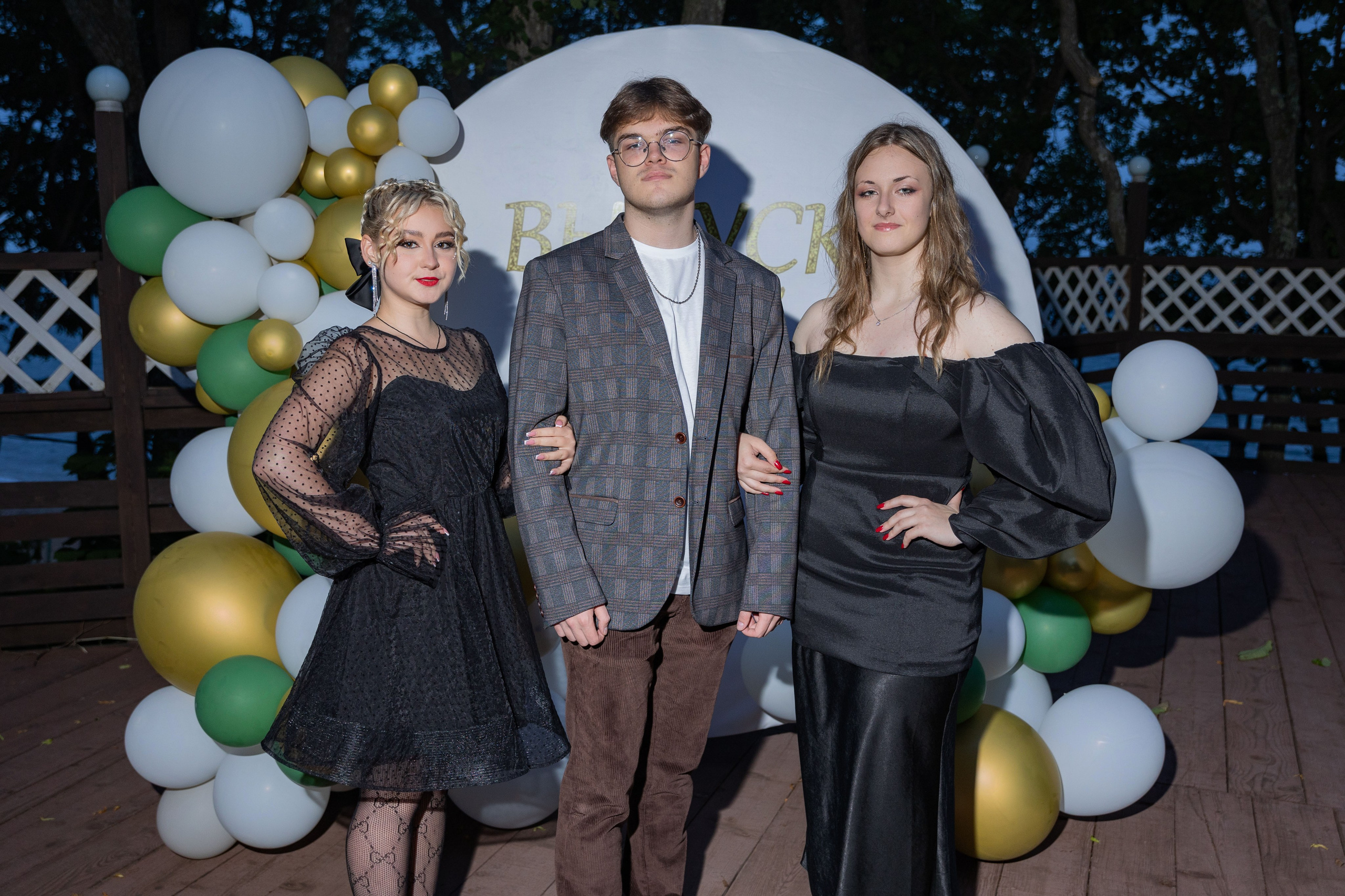 Выпускной вечер на базе отдыха Жемчужина. Выпускные альбомы во Владивостоке