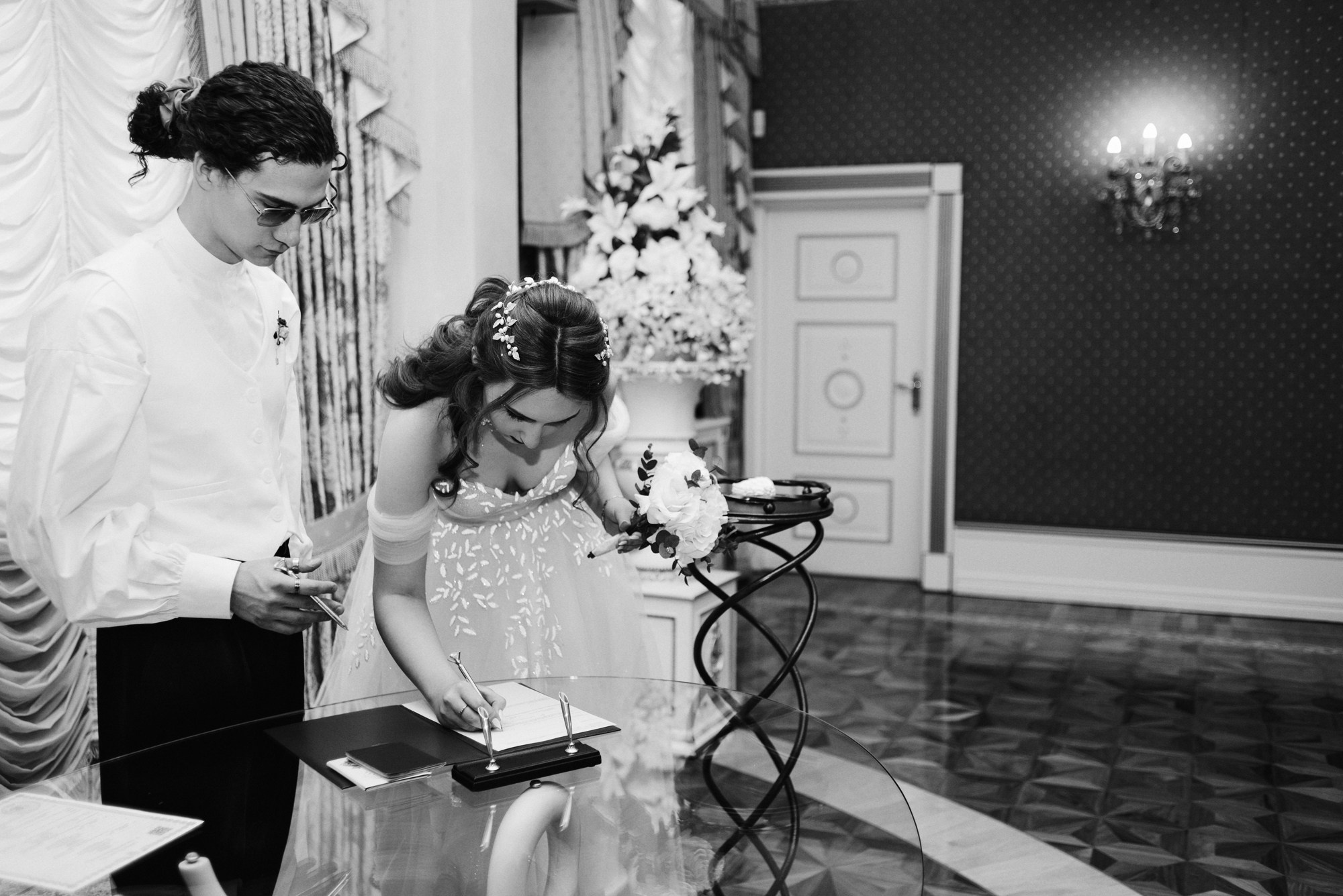 Свадебная фотосессия в Тюмени: ЗАГС, Мост Влюбленных и Монастырь | Фотограф Дарья Мустафина. Портретный фотограф Тюмень Дарья Мустафина