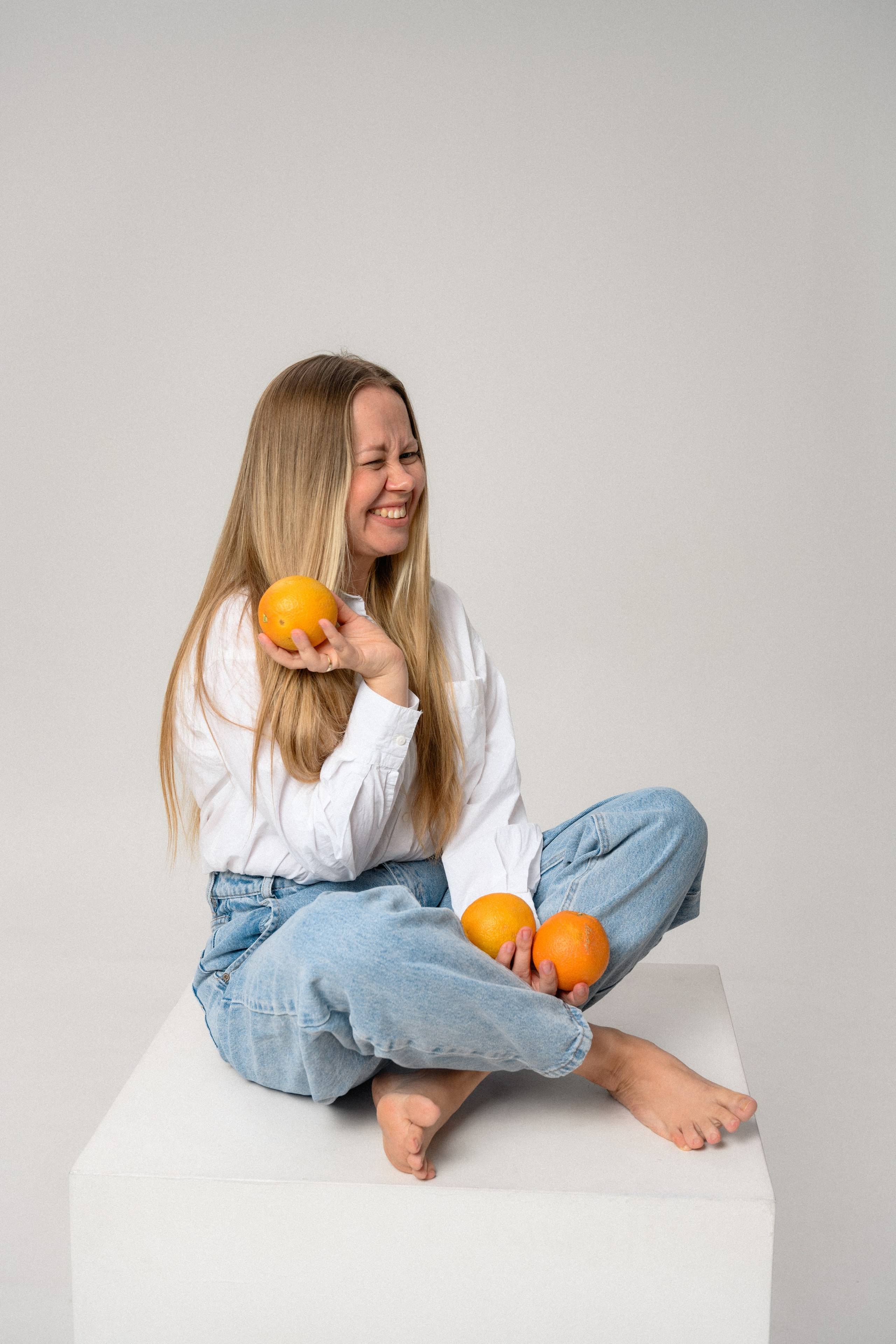 Игра с апельсинами. Фотограф в Ростове-на-Дону Оксана Филатьева