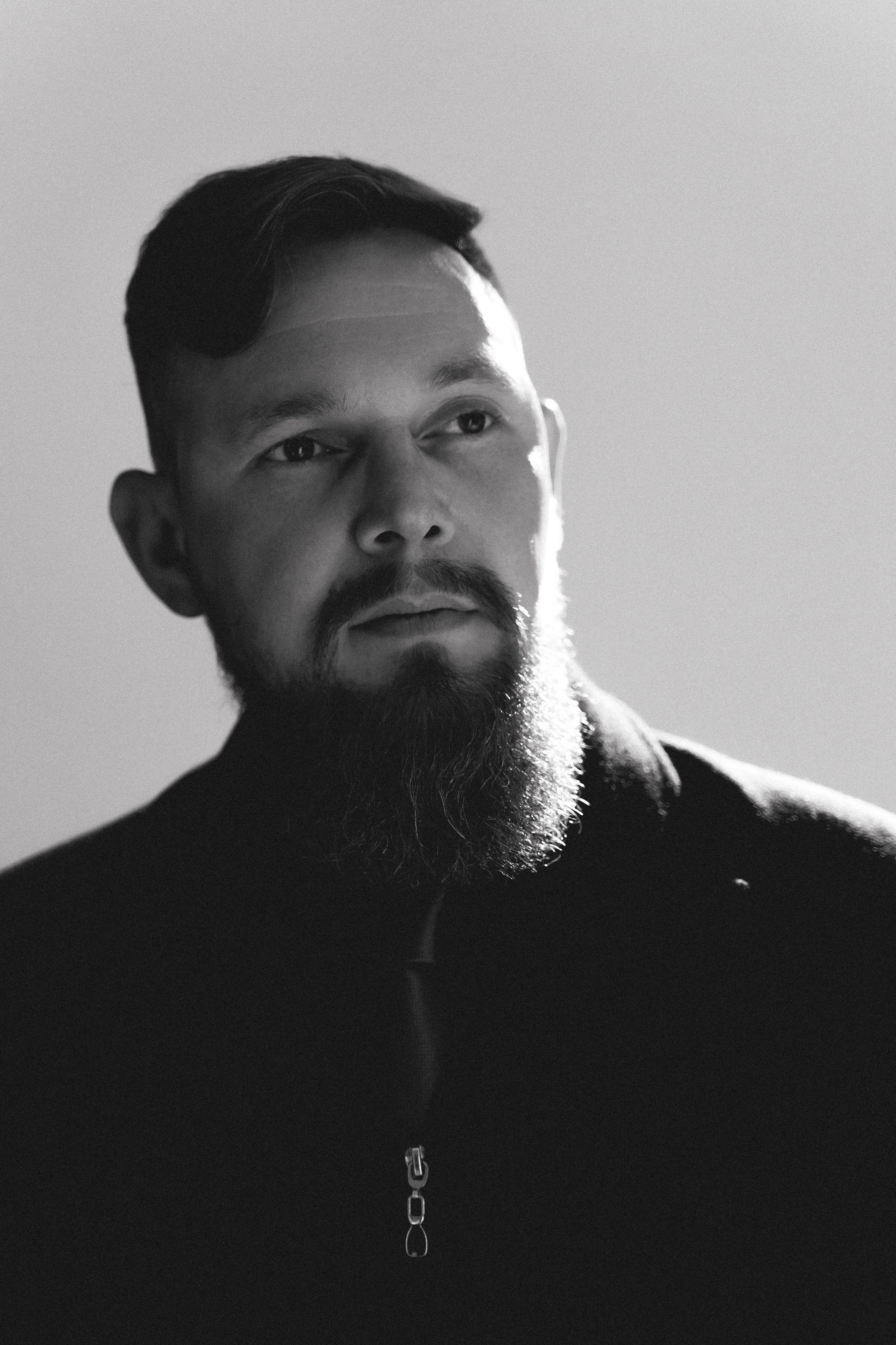 Мужской портрет в стиле фильма «джентльмены». Иван Упоров — фотограф, рилсмейкер чебоксары