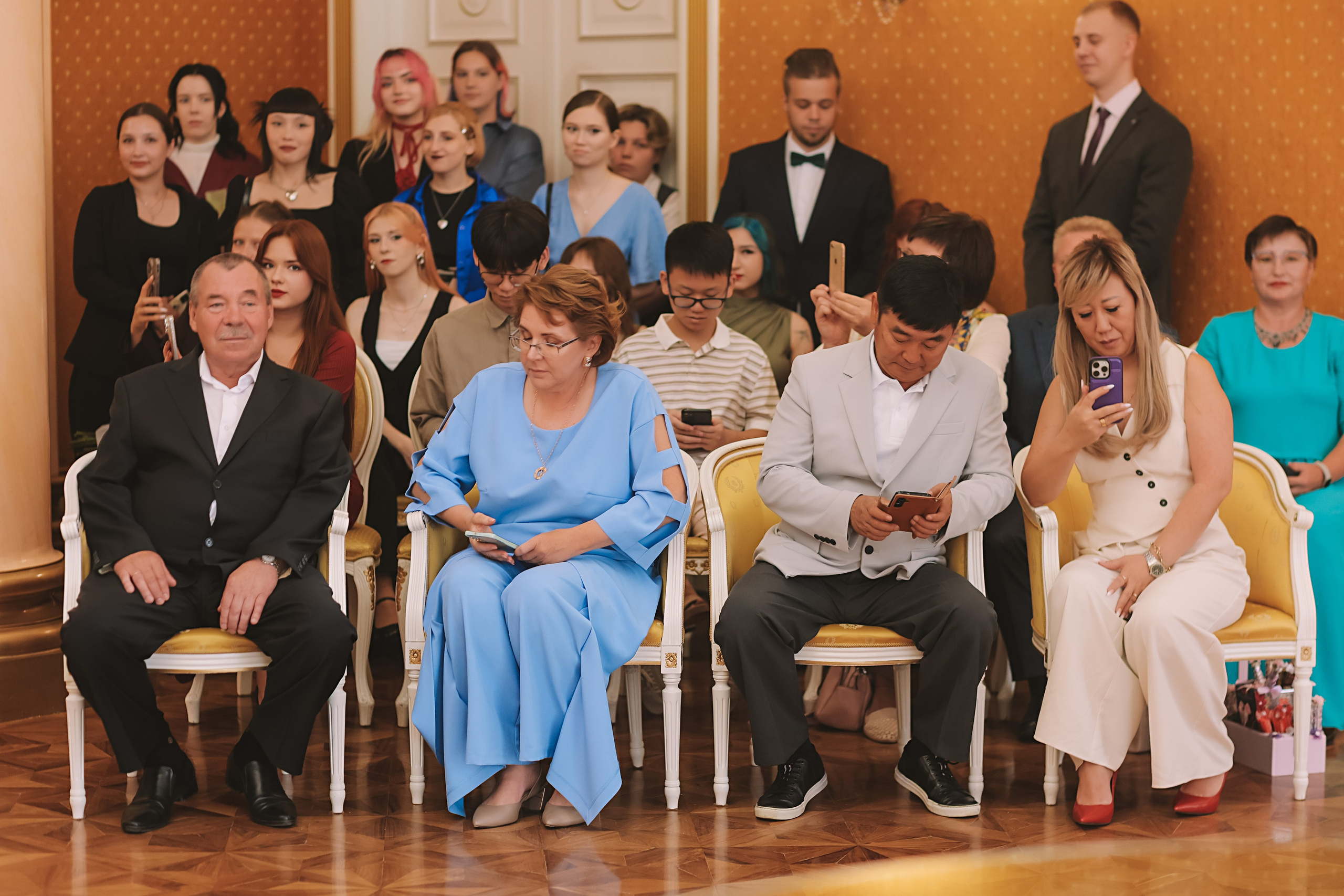 Айвазовский и парк дружбы народов. Семейный фотограф Тюмень, фотограф на роды Салмина Мария