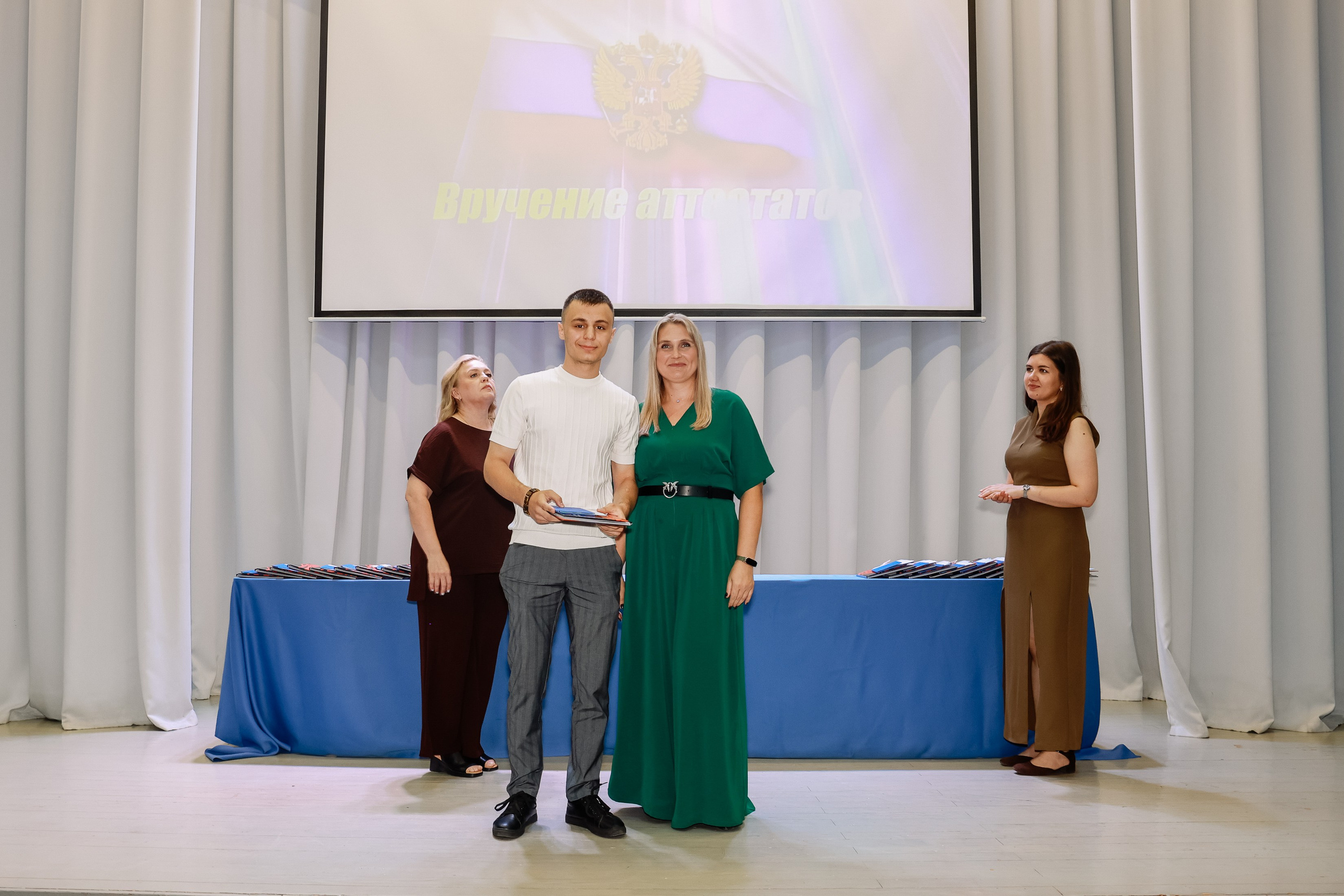 Выдача Аттестатов школа 210. Фотограф Юлия Мальцева
