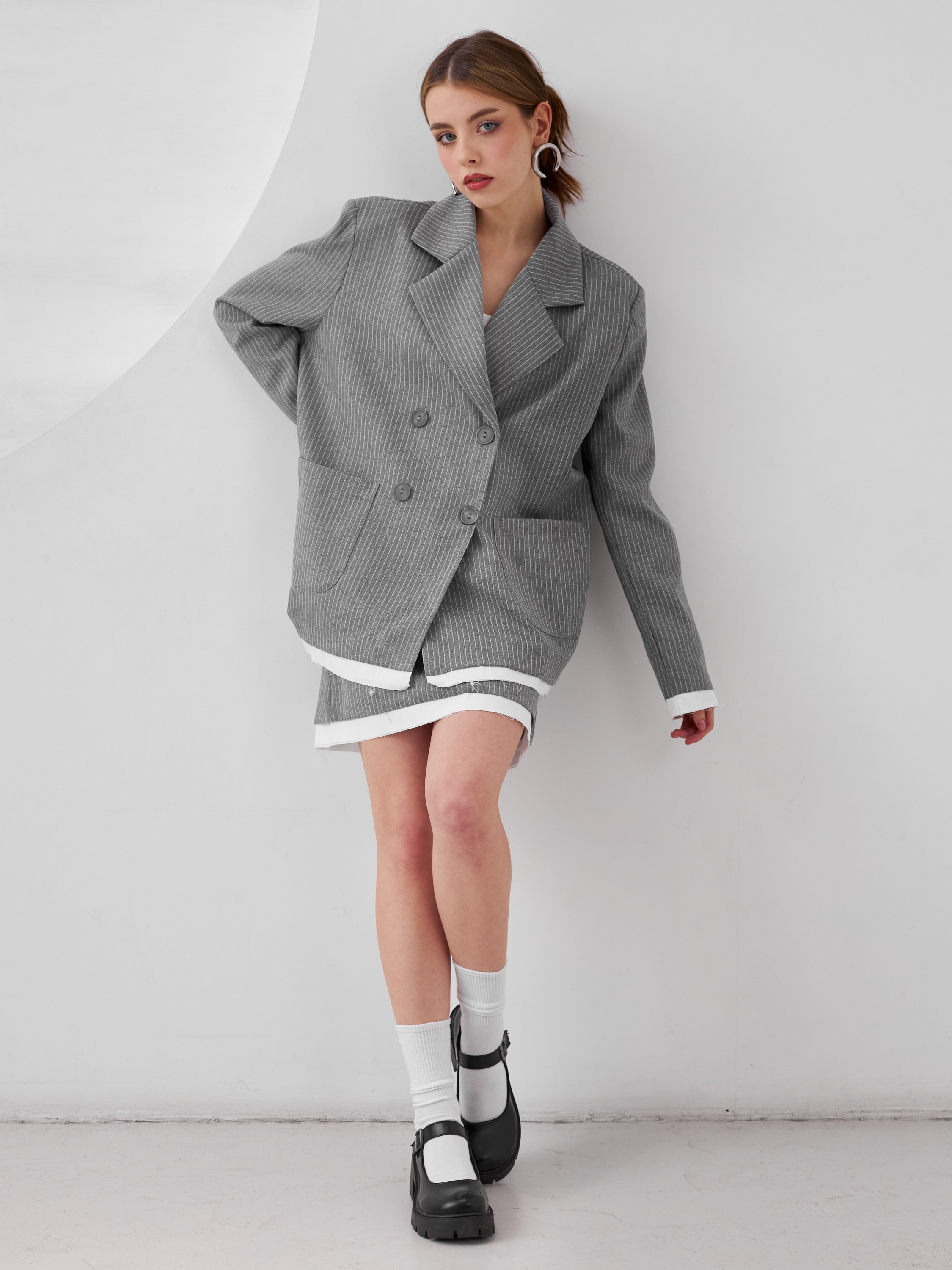 Фотосъемка костюма с юбкой пиджаком Екатеринбург Wildberries ВБ Ozon Озон фотосессия одежды Екб заказать цена фотосъемка товара WB костюмы. Фотограф Екатеринбург Анастасия Жерновская | Маркетплейсы и нейрофото