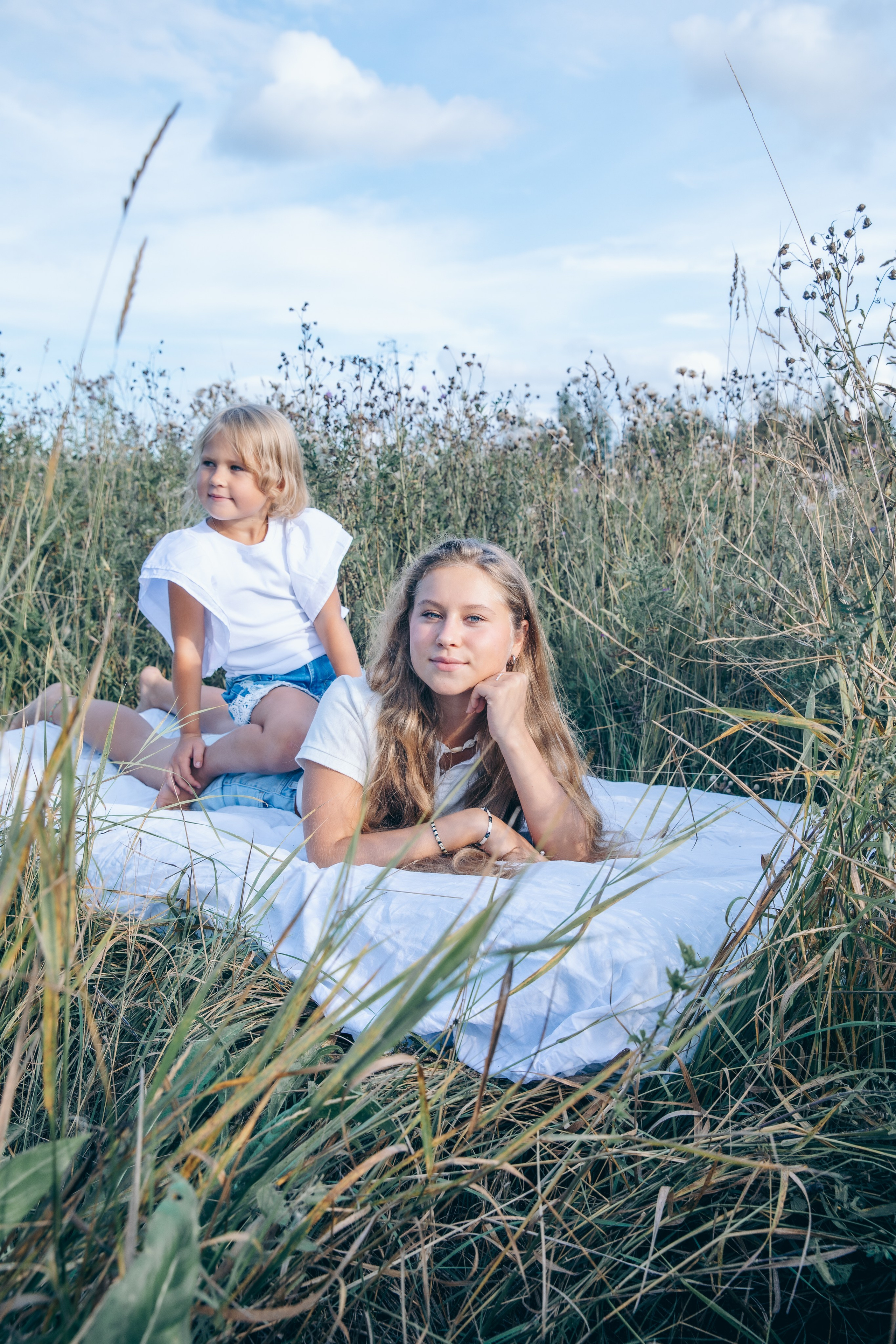 Наташа, Вадим, Арина, Тая и Пета. Август 2024. Фотограф в Санкт-Петербурге Алена Сертакова