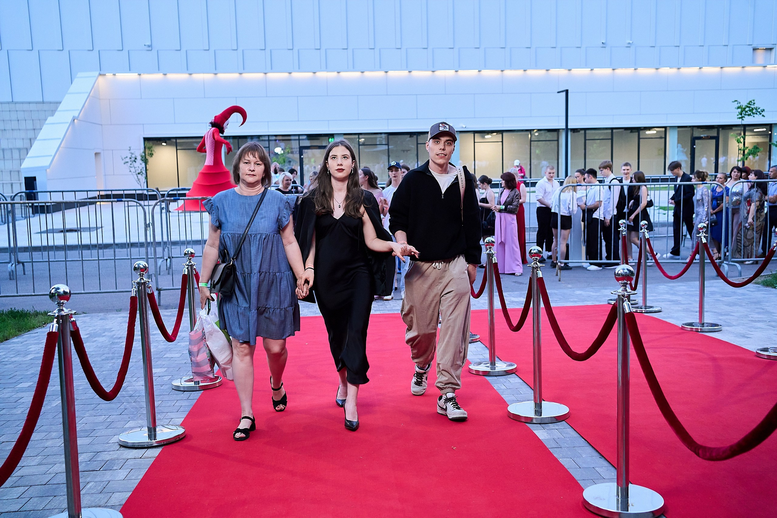 Выпускной 2024 концертный зал Академия ВТБ. Фотограф и Видеограф в Москве. Олег Корушев