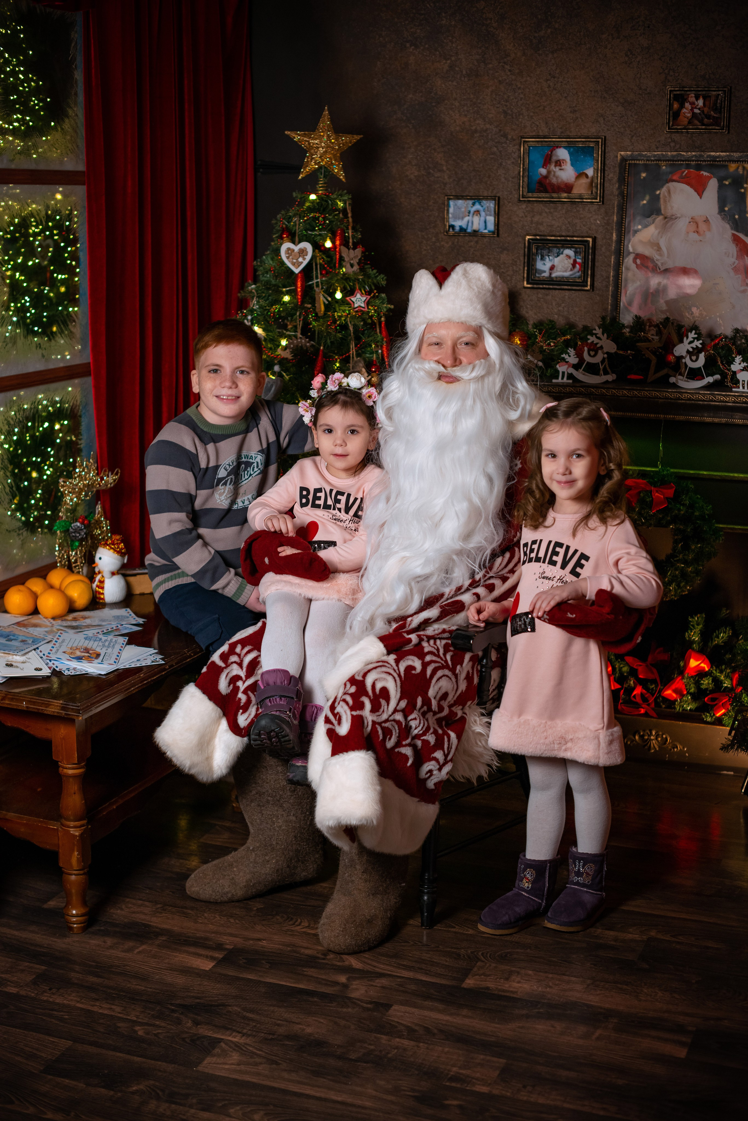 Встреча с Дедом Морозом (ежегодный). Татьяна Гойда портретный и семейный фотограф Ленск. Выпускные альбомы