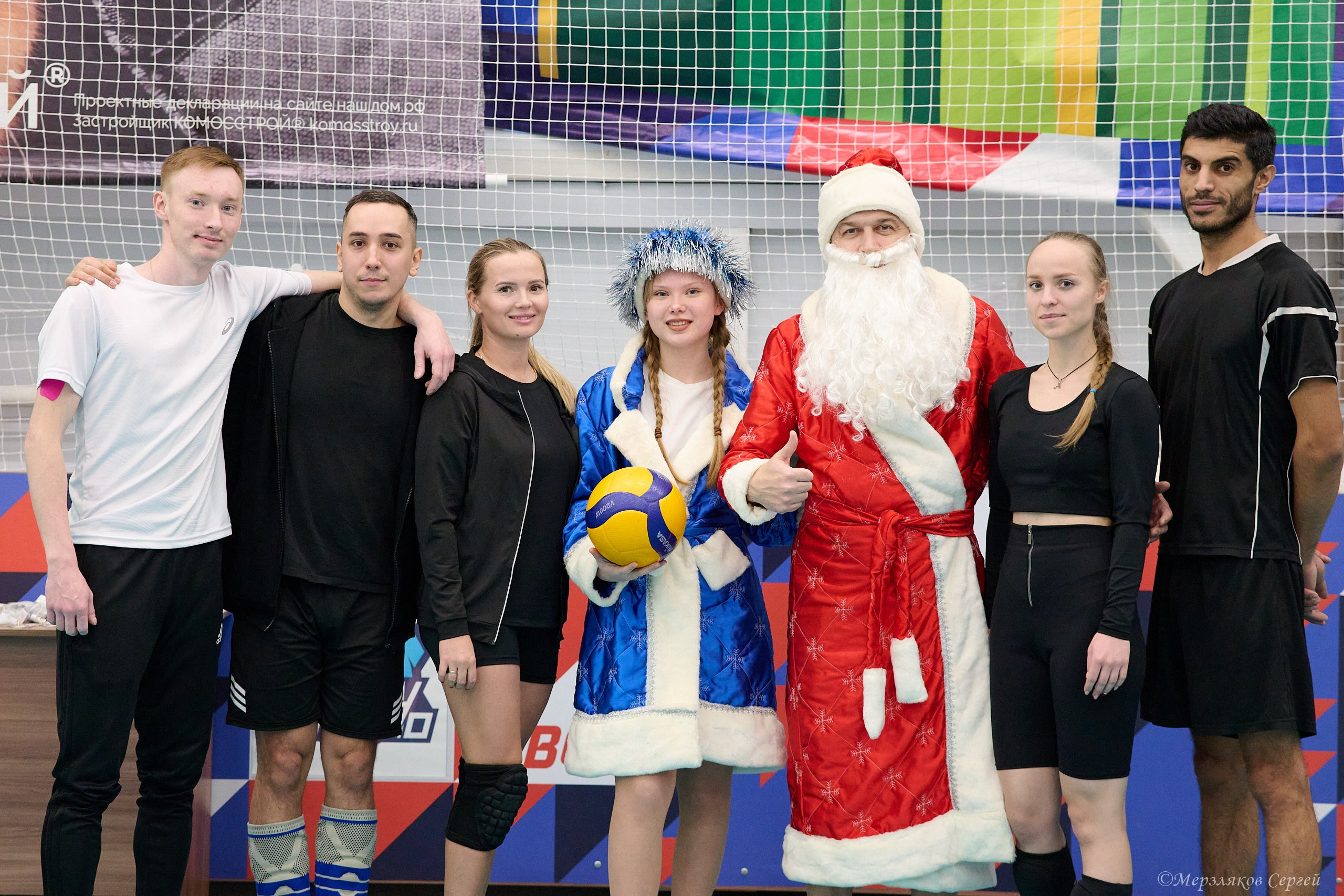 Новогодний волейбольный турнир. Ижевск. 16.12.23. Спортивный репортажный фотограф в Ижевске Сергей Мерзляков