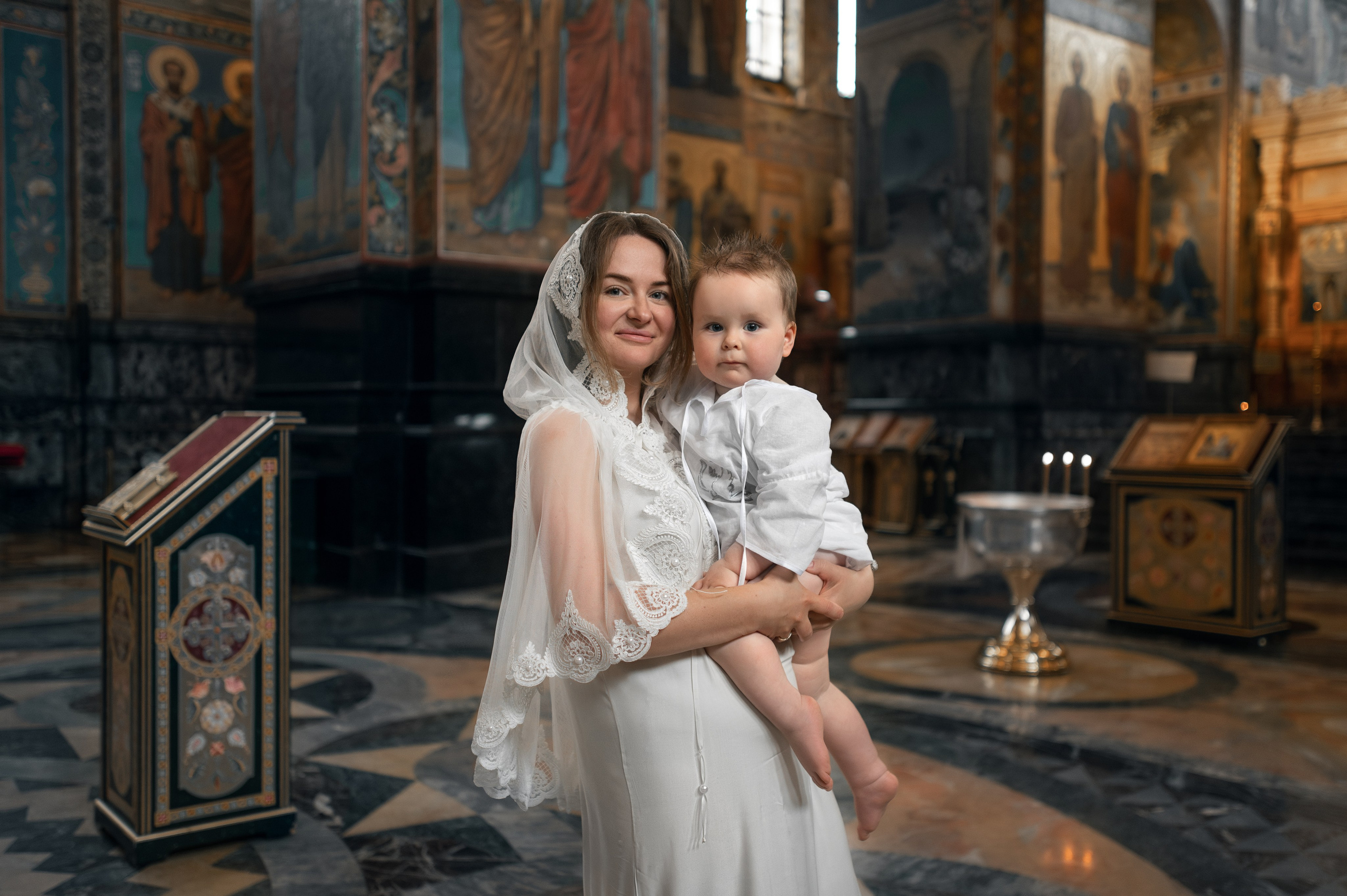 Таинство крещения в Спасе на Крови. Фотограф на крещение и венчание, семейный фотограф в Санкт-Петербурге