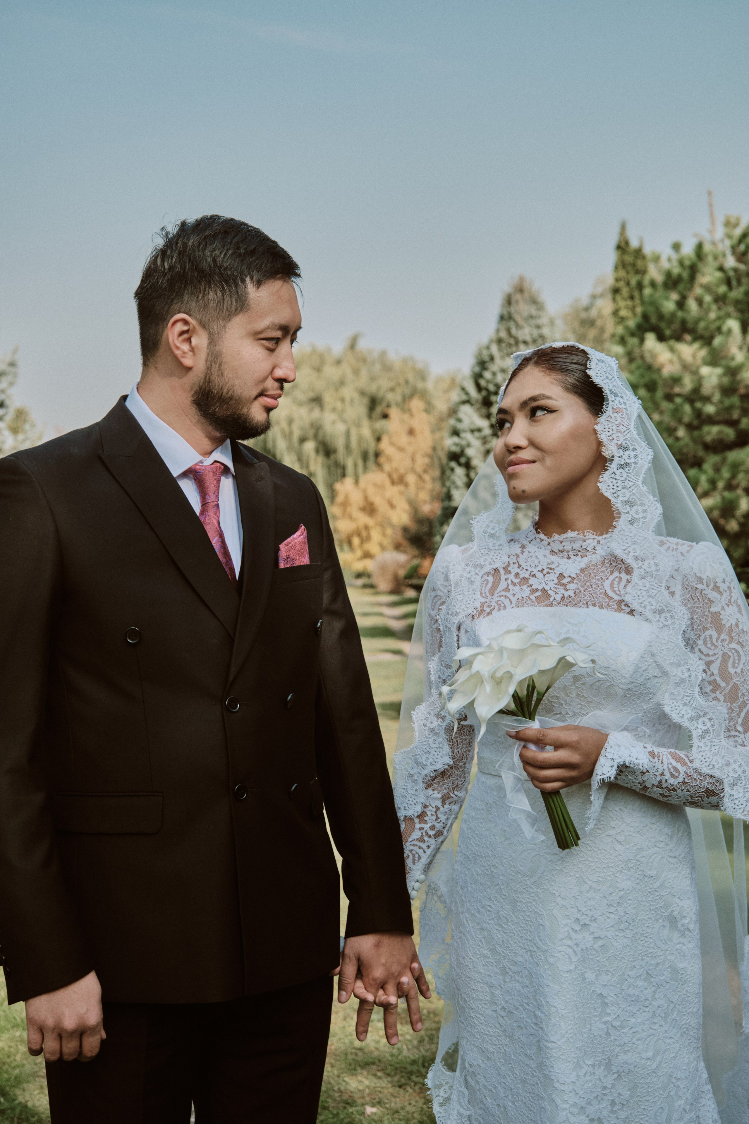 Садовая рапсодия свадебная фото прогулка в городе Алматы. Видеограф и Фотограф в Алматы и Астана