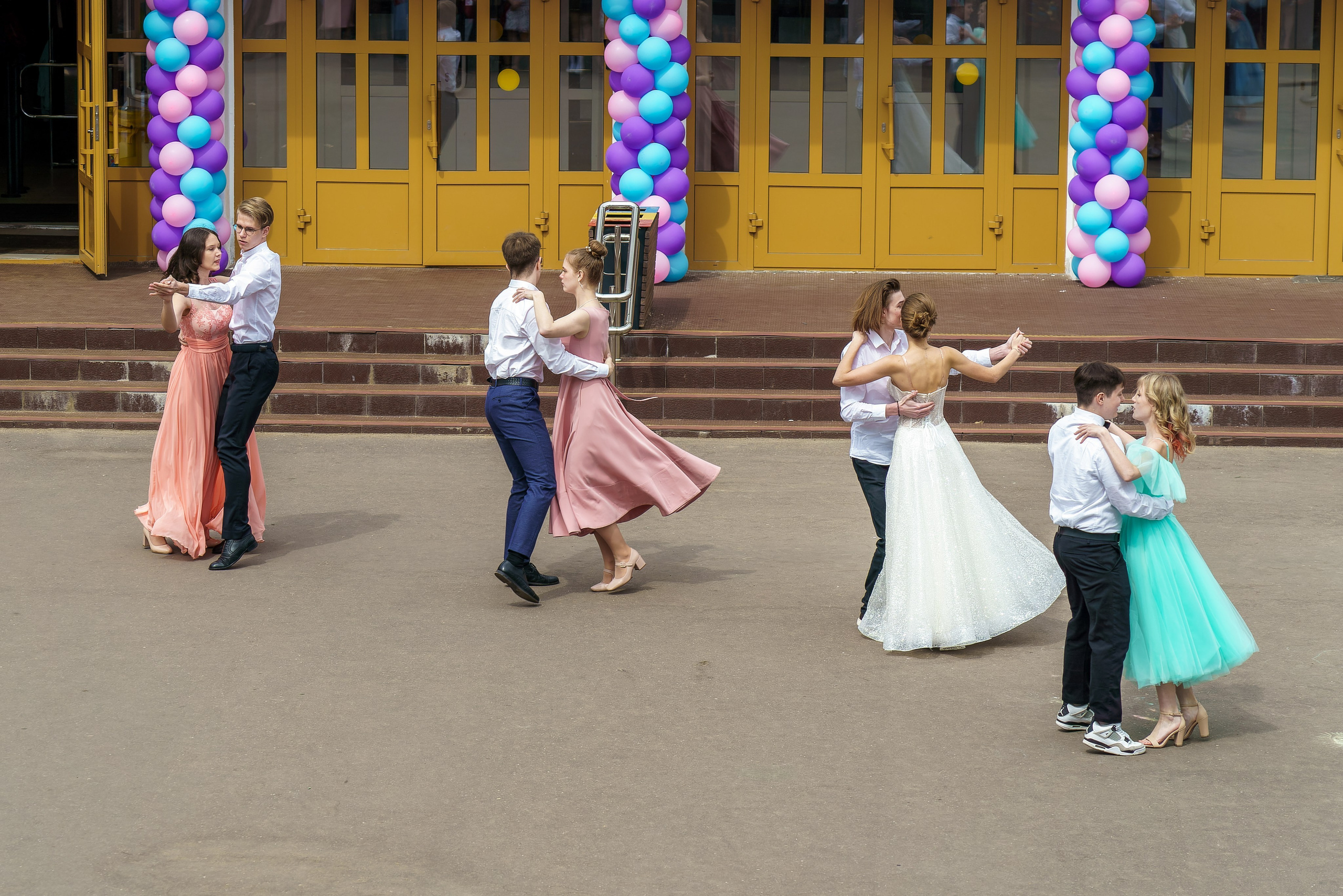 Видеосъёмка выпускной в детском саду, школе, последний звонок. «Студия DRONAVT`s» — видеосъёмка и фотография г. Москва