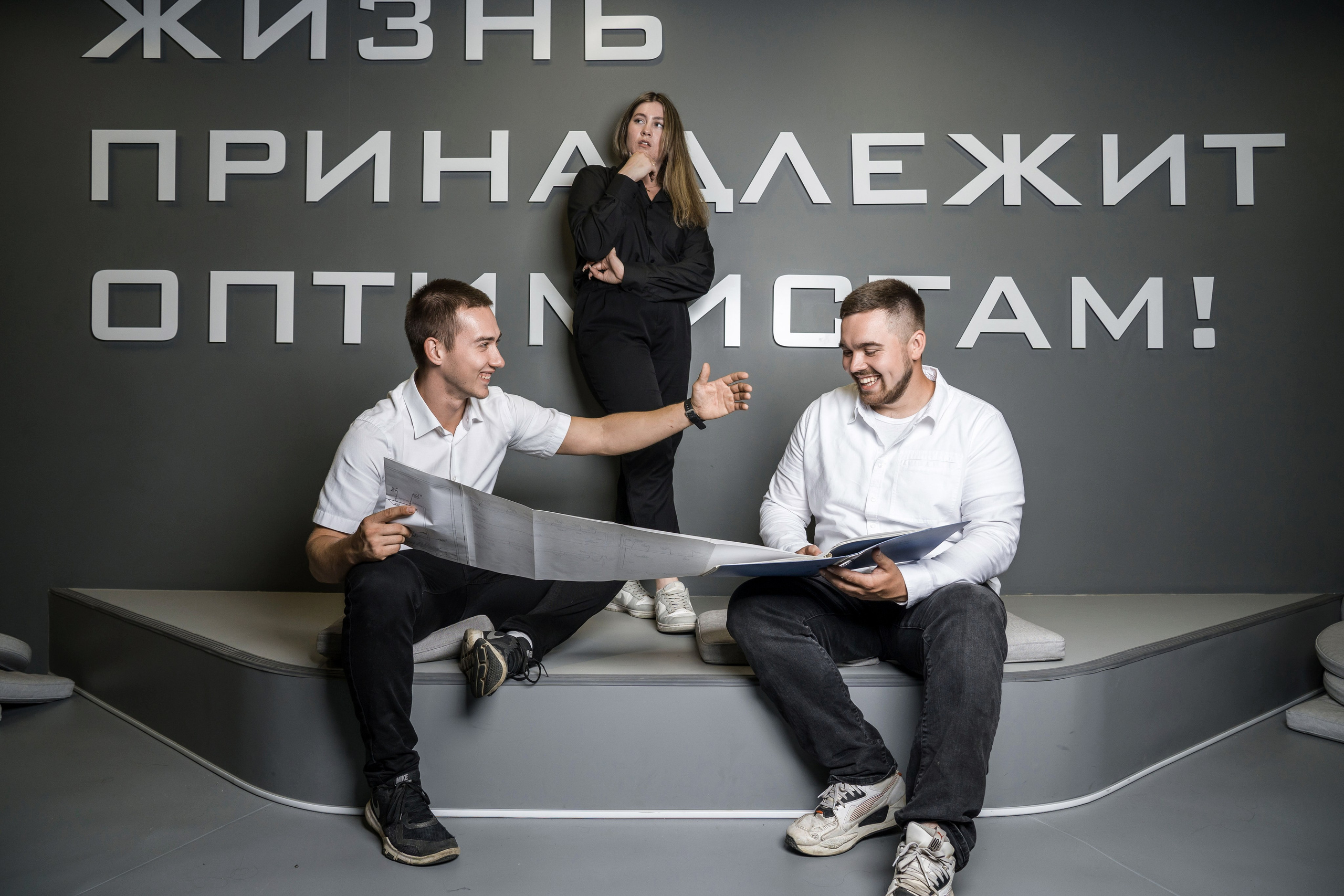 Корпоративный портрет сотрудников. Фотограф в Санкт-Петербурге. Репортажная и все съёмки для бизнеса