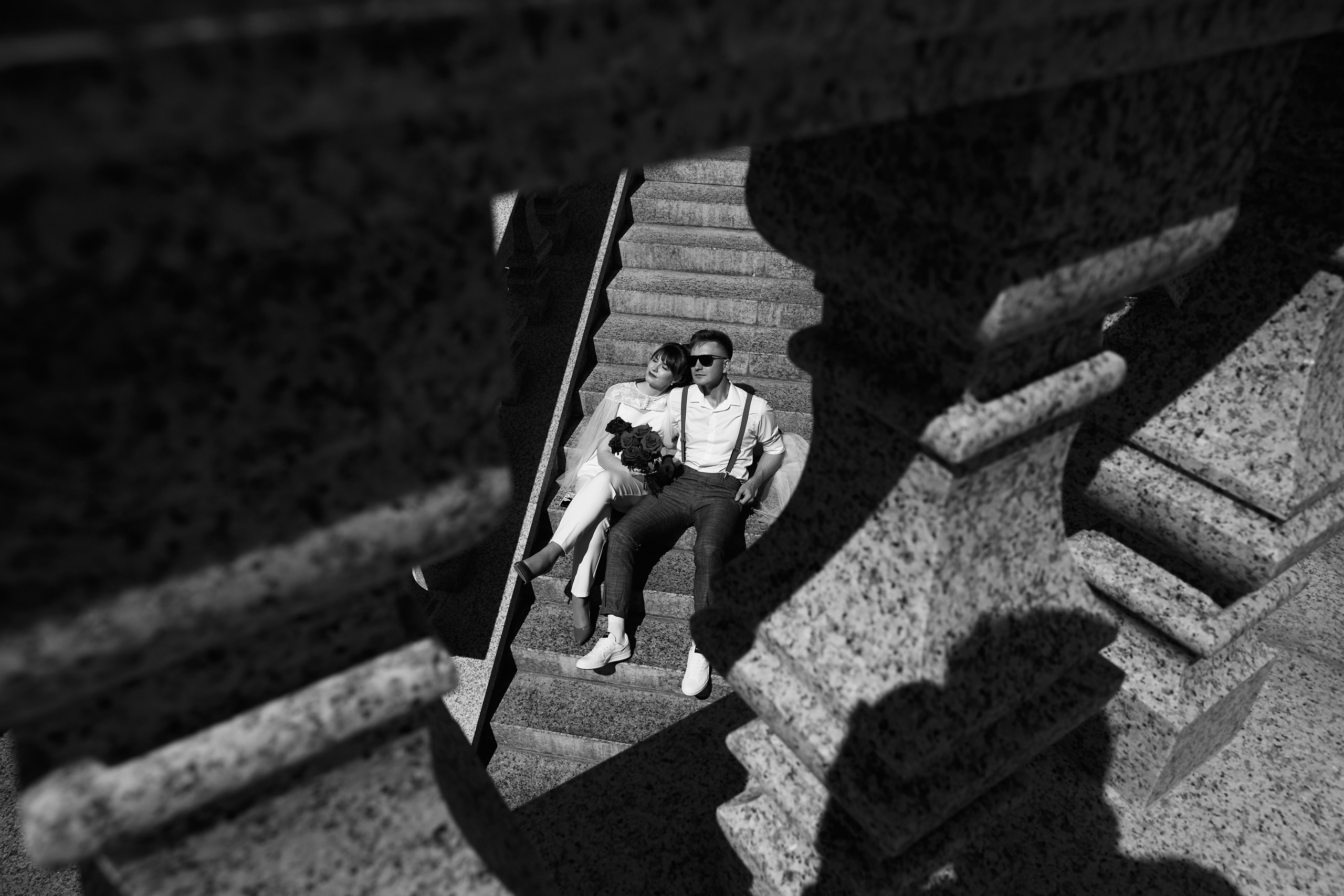 Фотосессия молодых на лестнице
