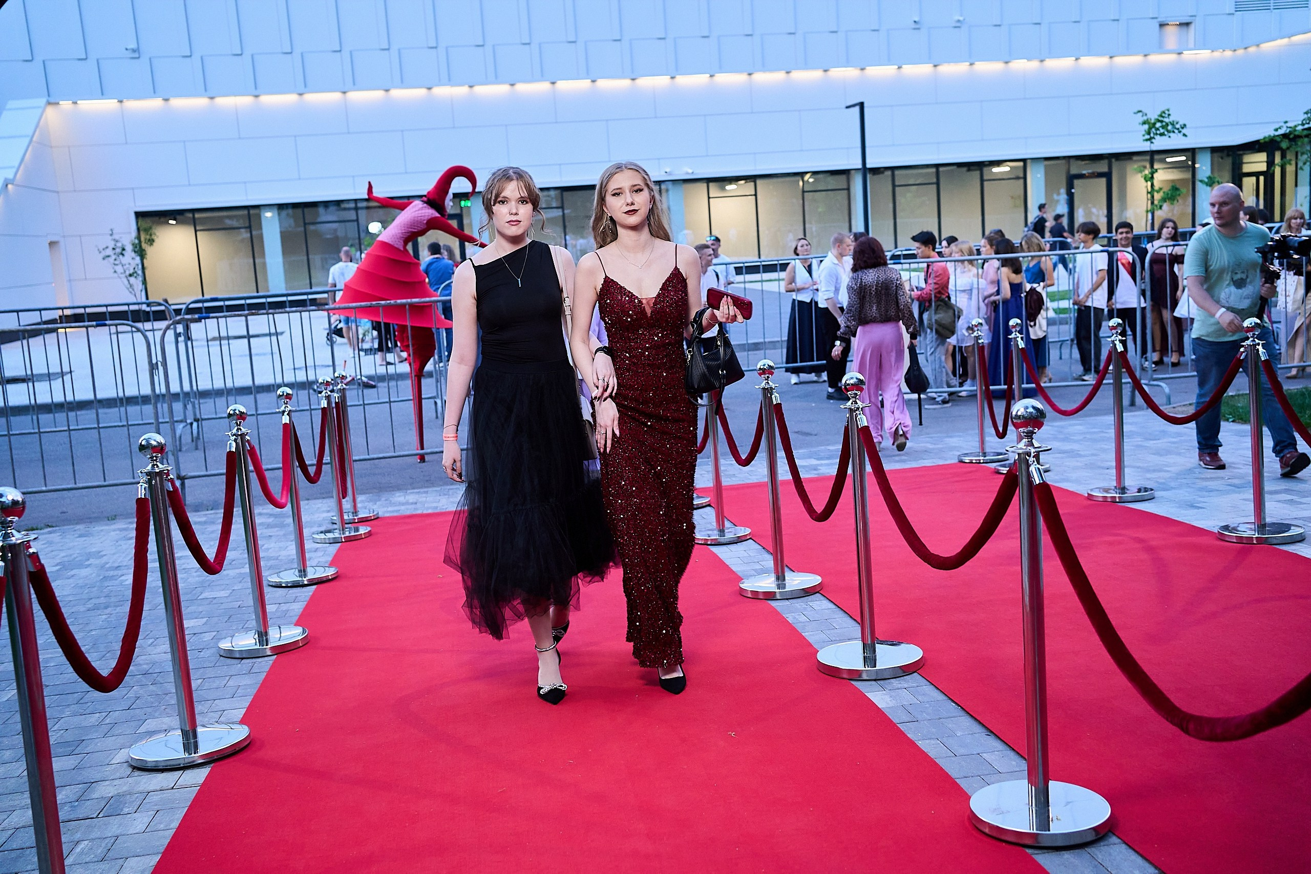 Выпускной 2024 концертный зал Академия ВТБ. Фотограф и Видеограф в Москве. Олег Корушев