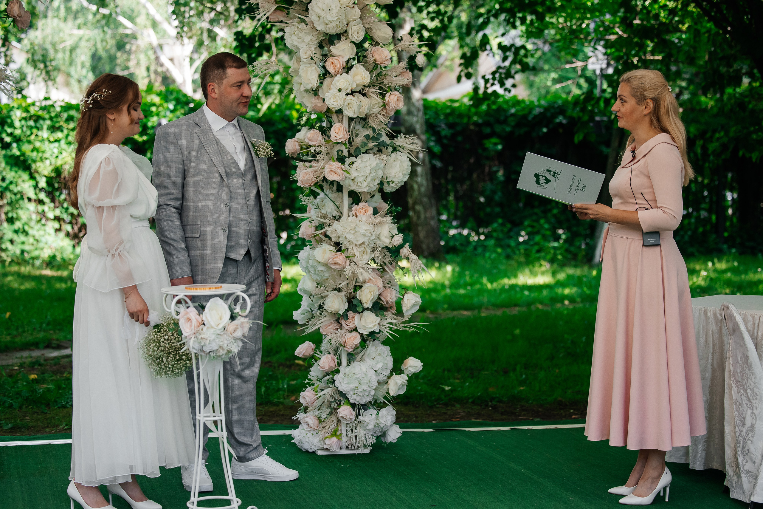 Регистрация на территории гостиницы «Даниловская». Свадебный и семейный фотограф в Москве Красинская Мария