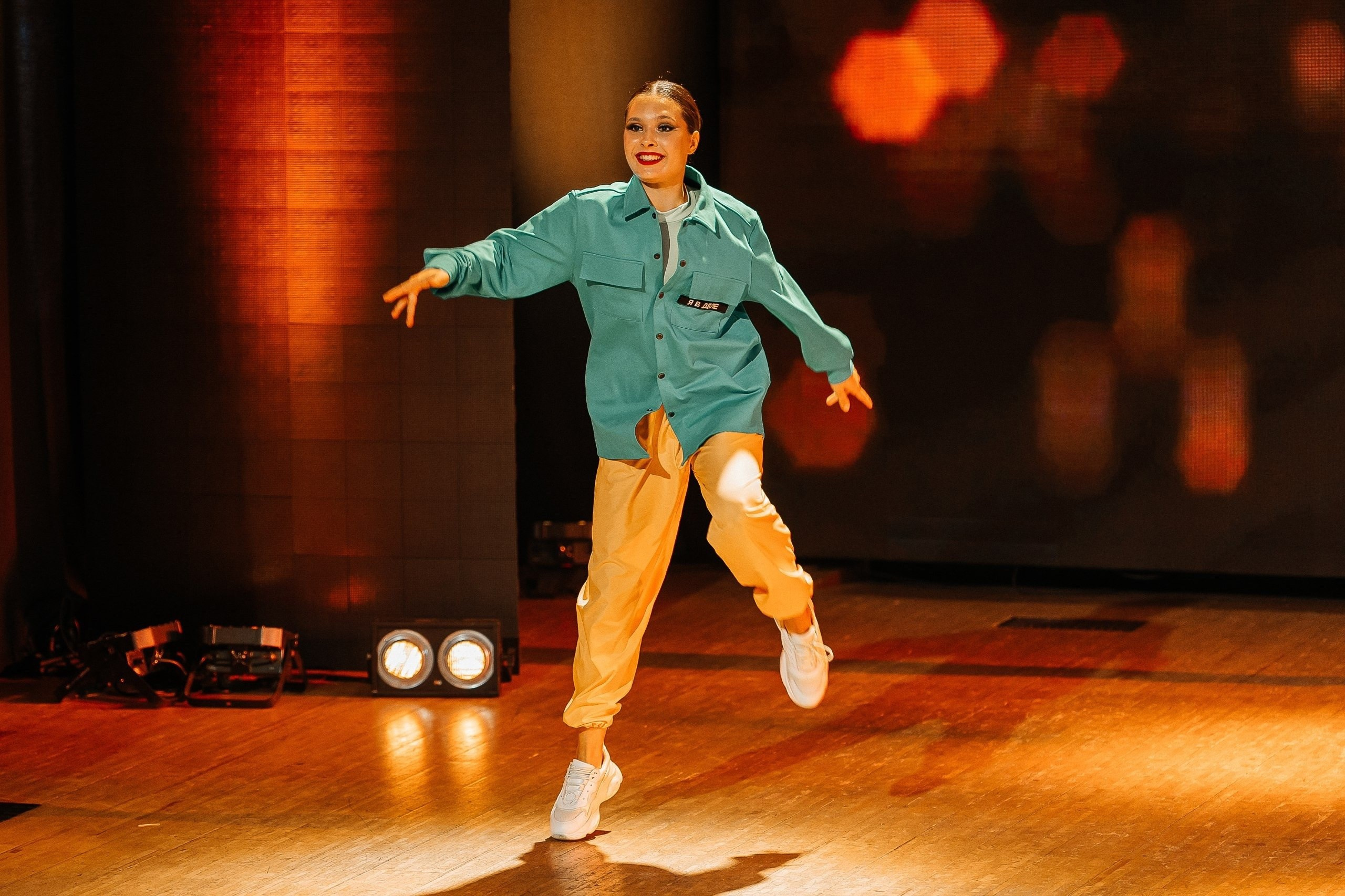 Выступления на сценах и уличных площадках. Танцевальная шоу-группа «GRANAT»