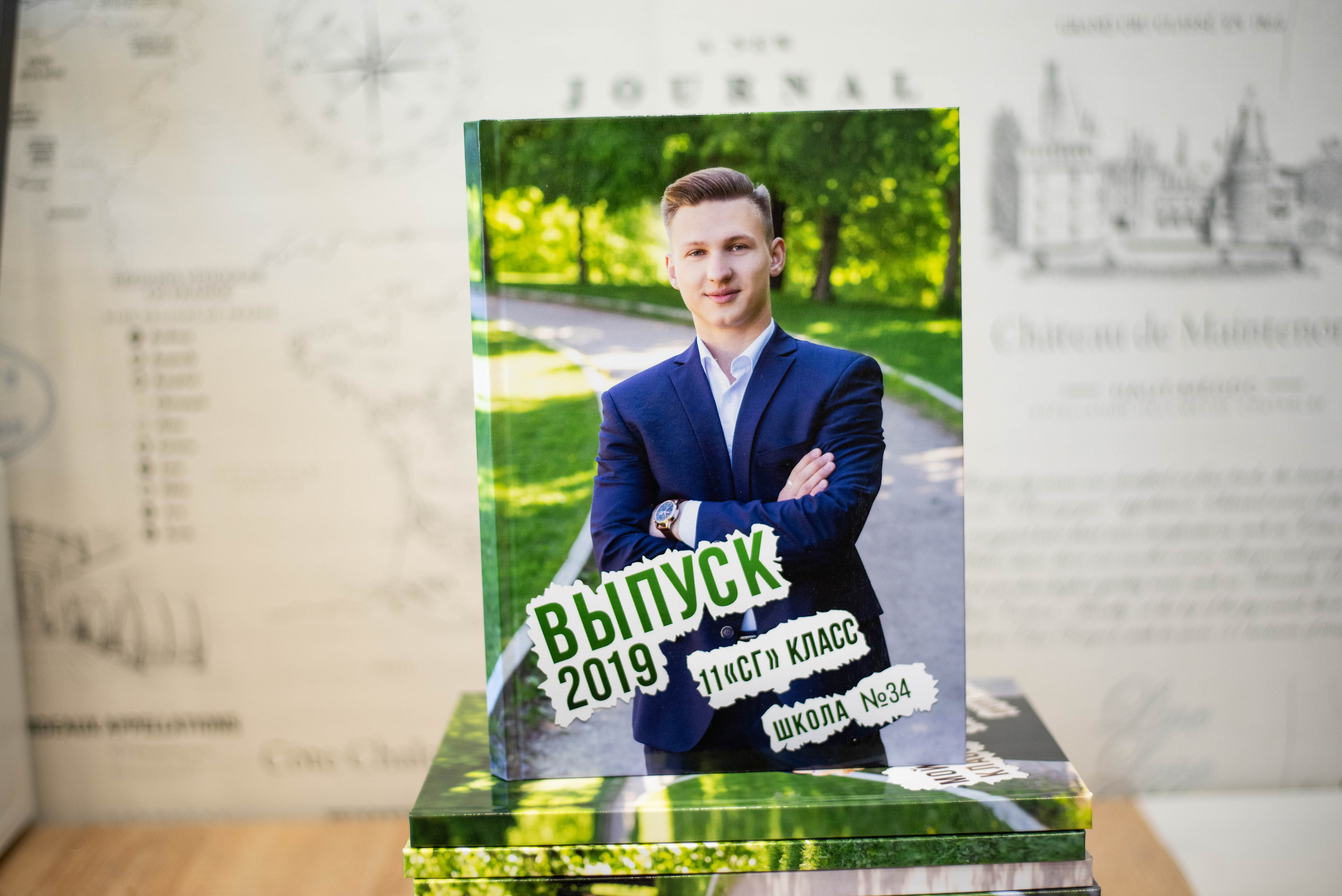 Альбом до 30 разворотов (с персональной страницей каждого ученика). Выпускные альбомы в Подольске Москве и МО