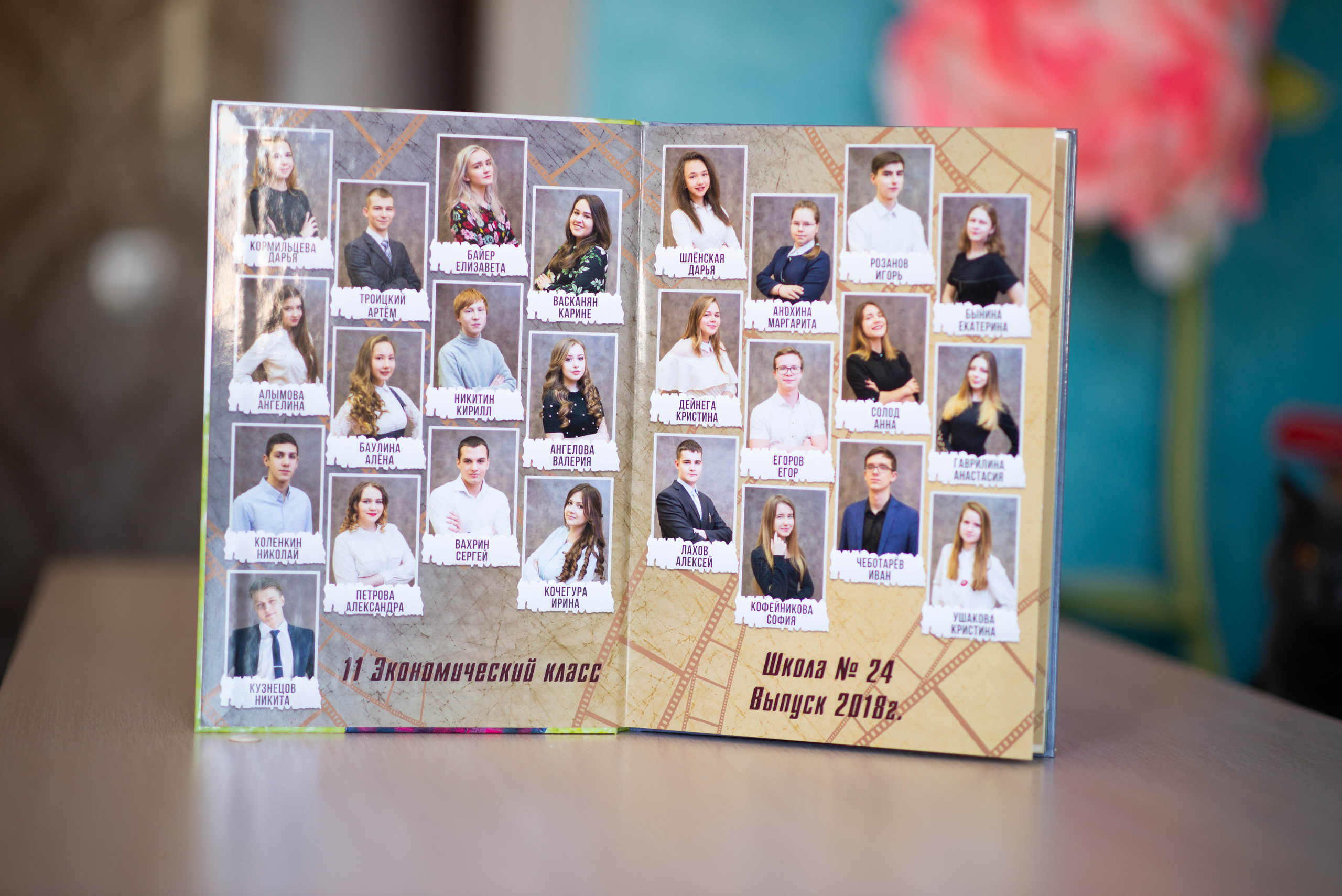 Альбом до 30 разворотов (с персональной страницей каждого ученика). Выпускные альбомы в Подольске Москве и МО