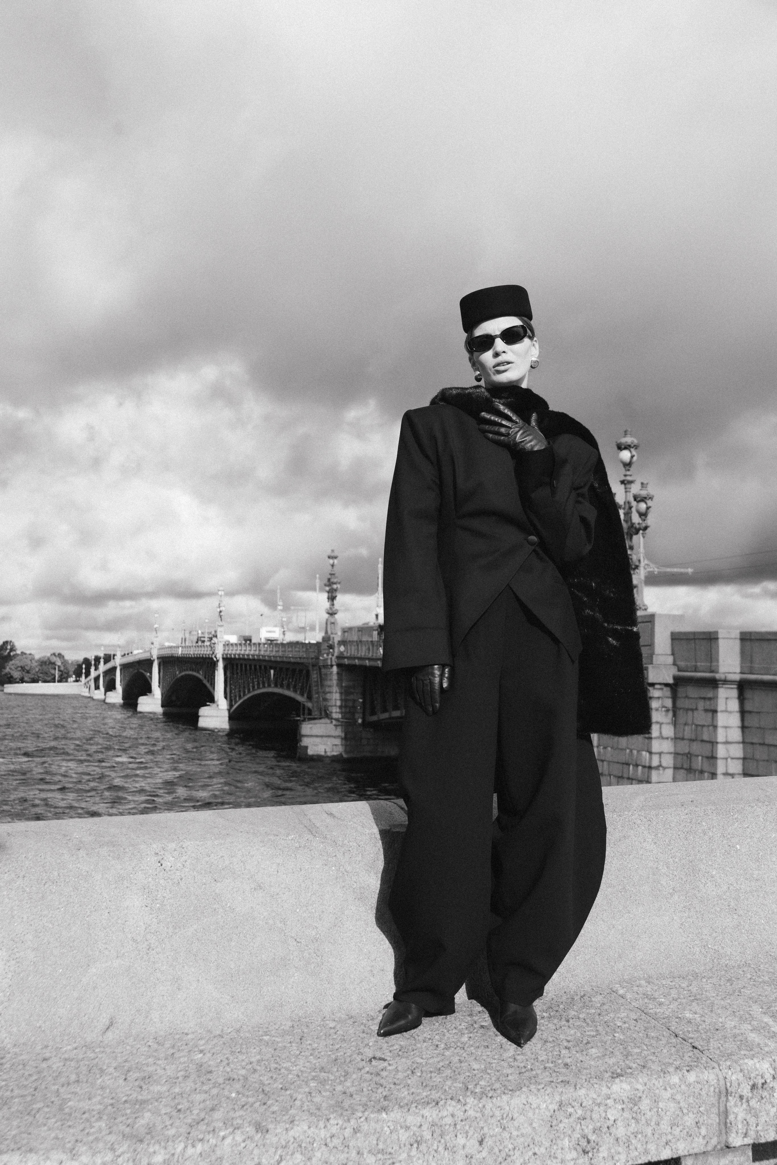 ЖЕНСКИЙ ПОРТРЕТ. О ЛЮБВИ НЕ ГОВОРЯТ.ЕЕ ПОКАЗЫВАЮТ