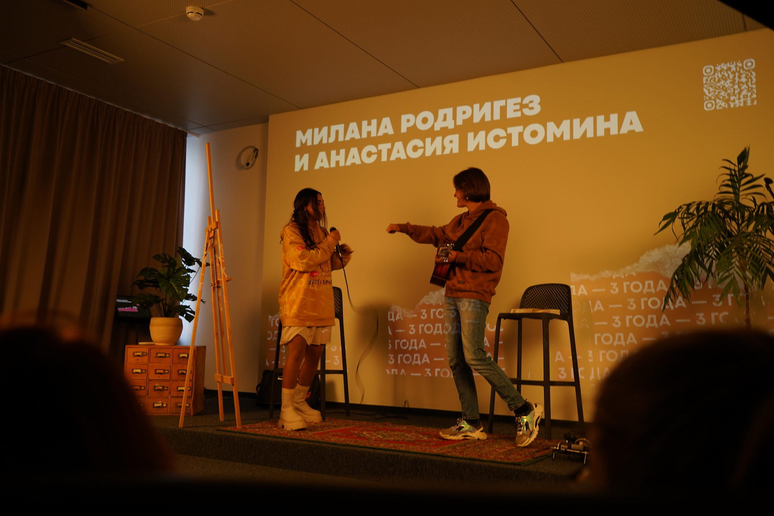 Квартирник в Просто. Фотограф Всеволод Емелин