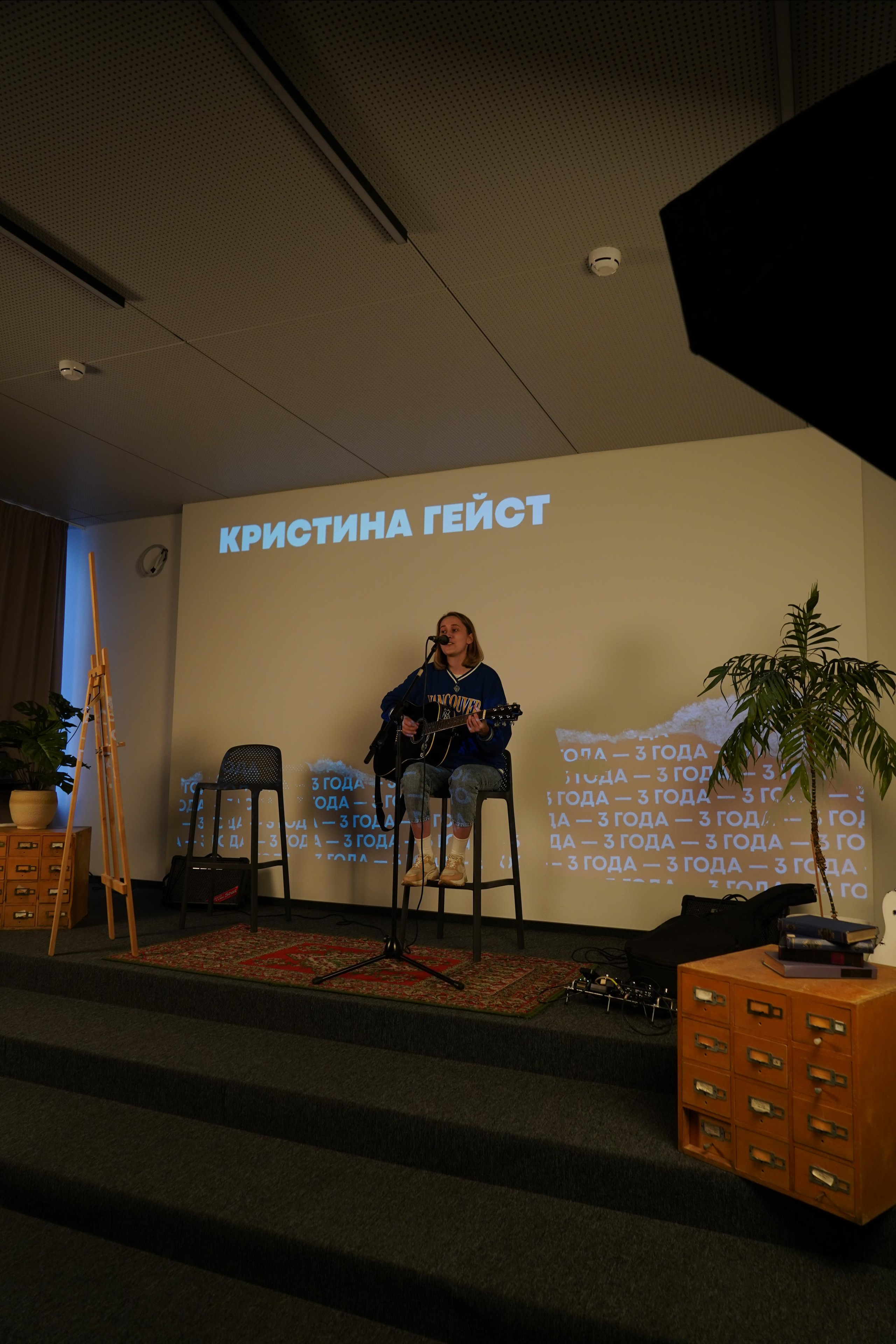 Квартирник в Просто. Фотограф Всеволод Емелин