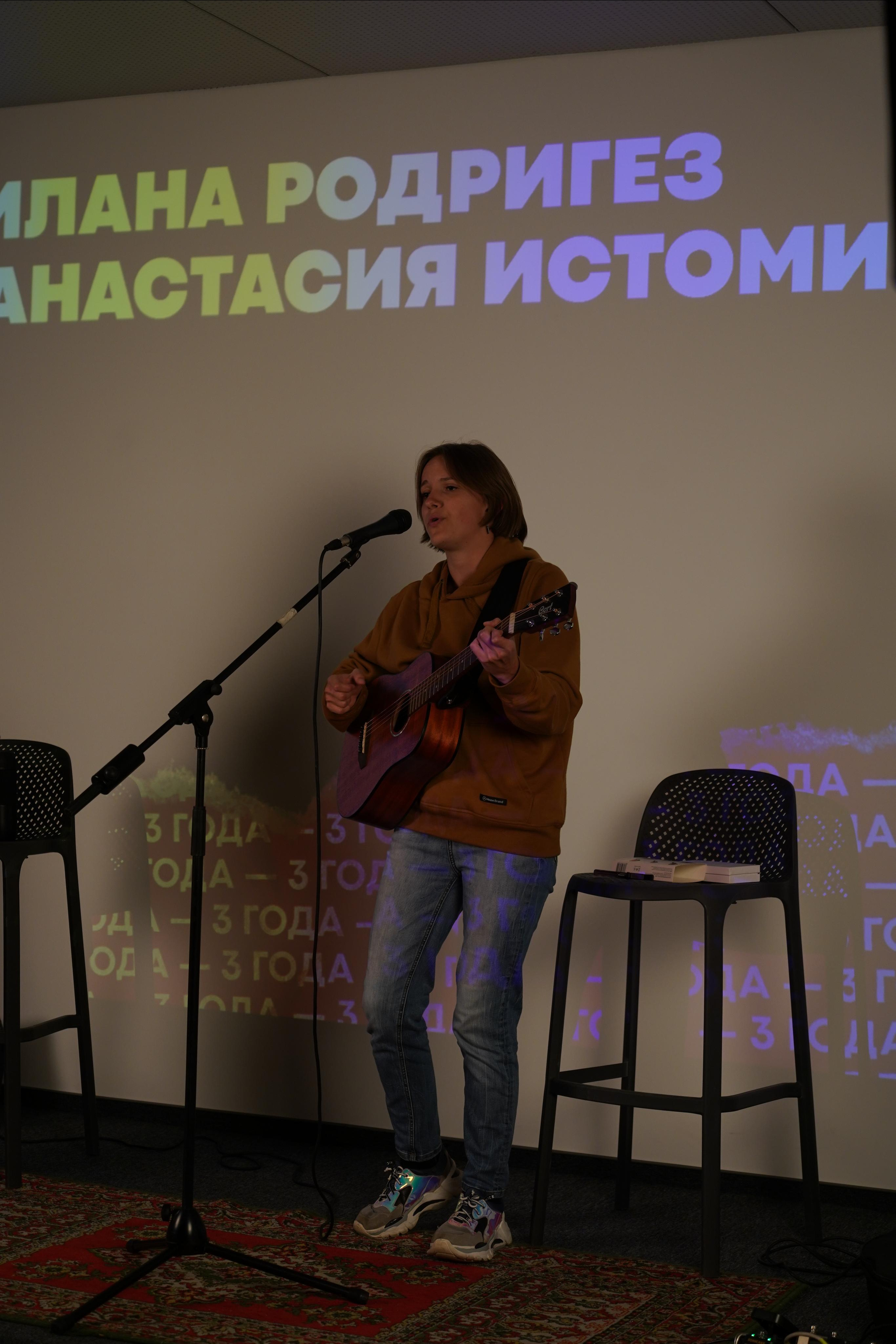 Квартирник в Просто. Фотограф Всеволод Емелин