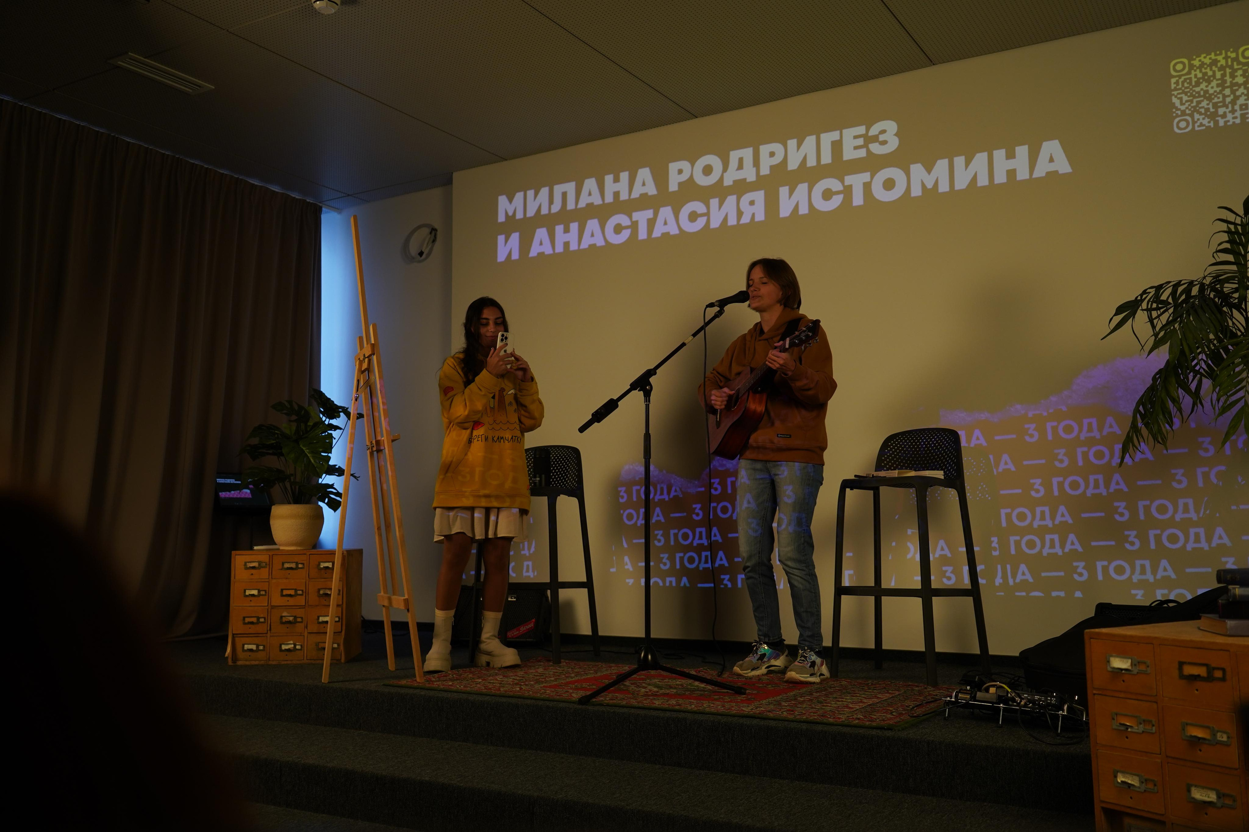 Квартирник в Просто. Фотограф Всеволод Емелин