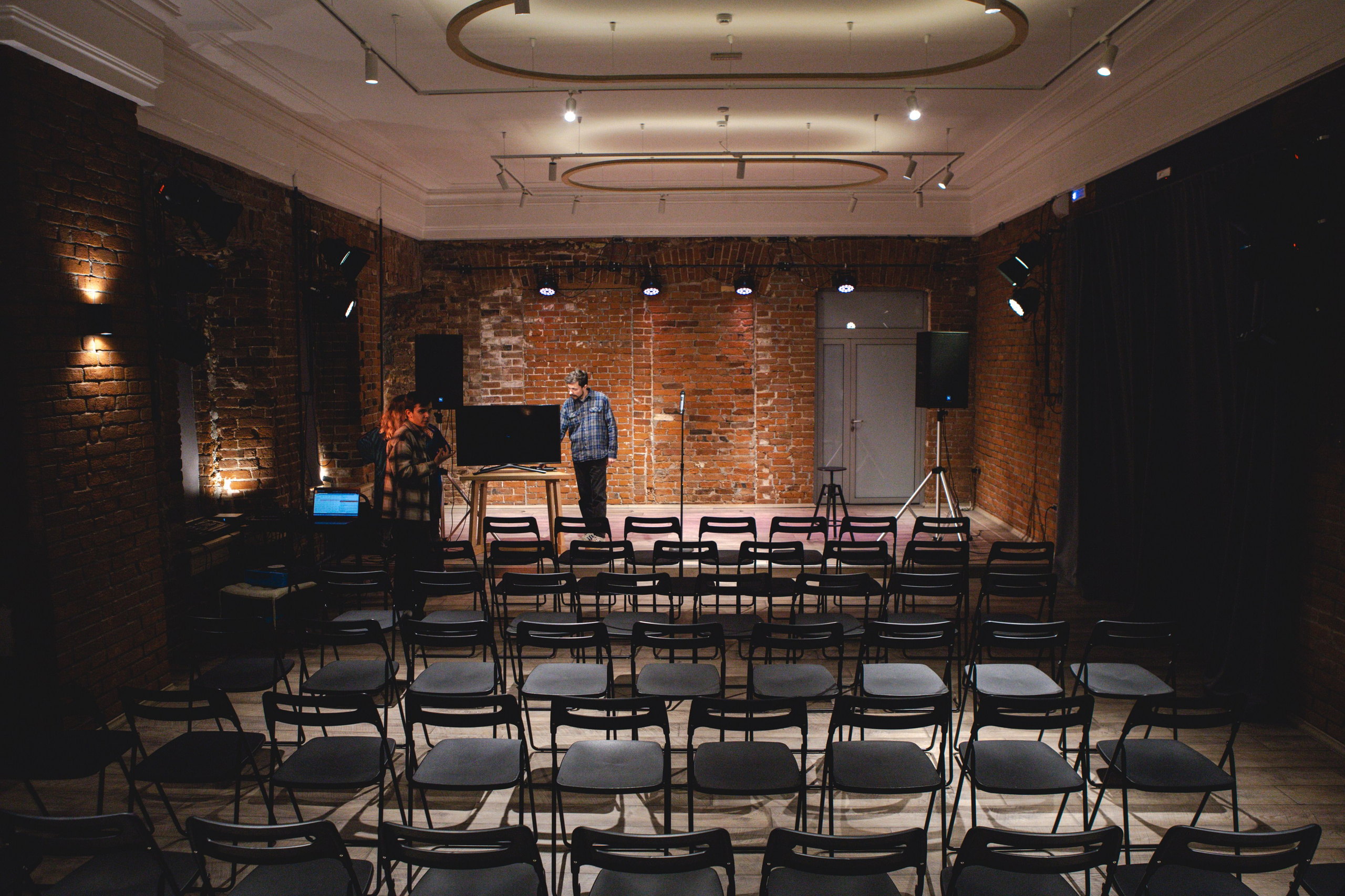 Фотографии стендапа Первой лиги КВН в Перми. Репортажный фотограф в Перми Денис Голдобин