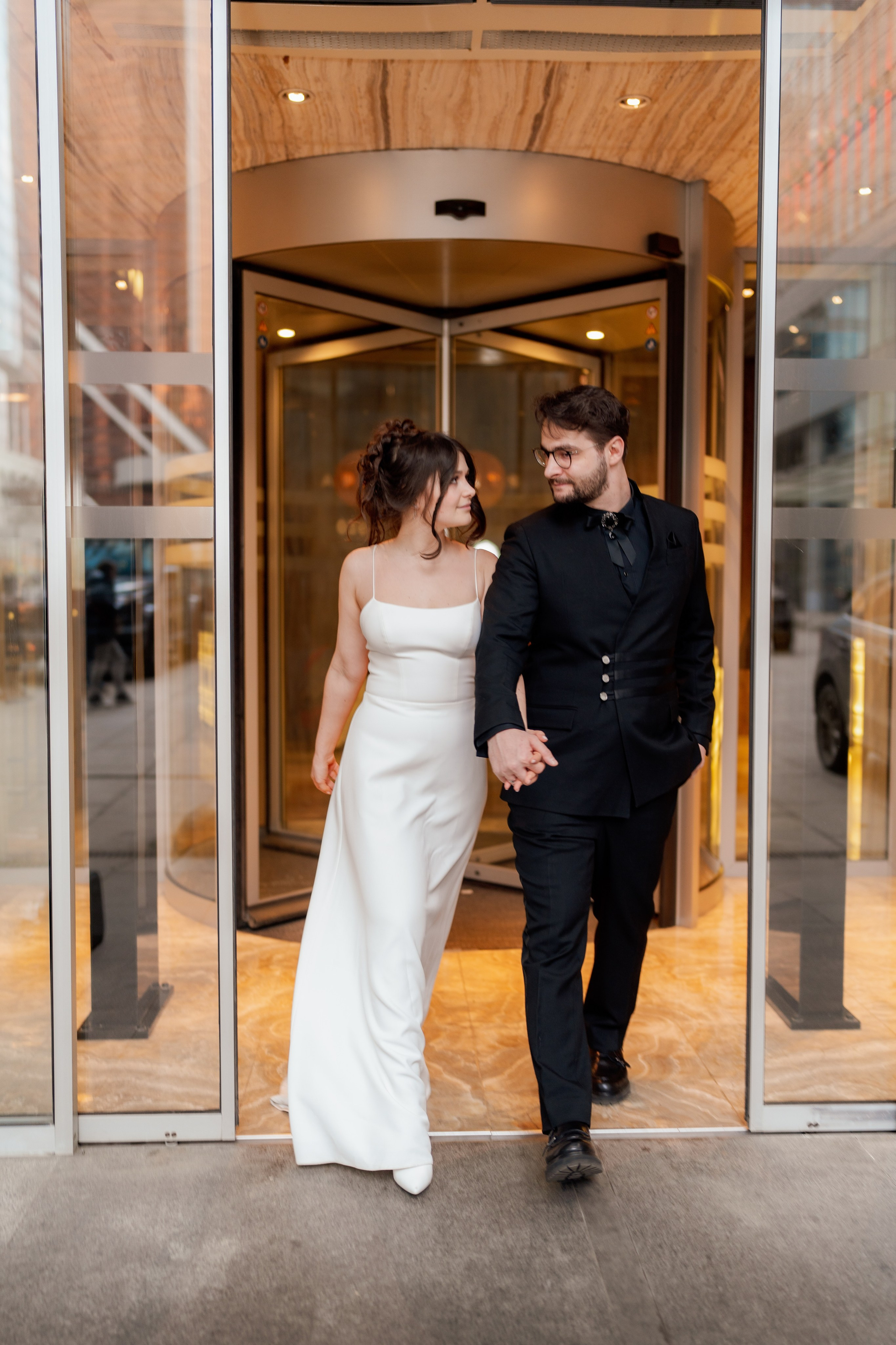 Иван и Виктория. Свадебная прогулка Москва сити. Свадебный фотограф Москва