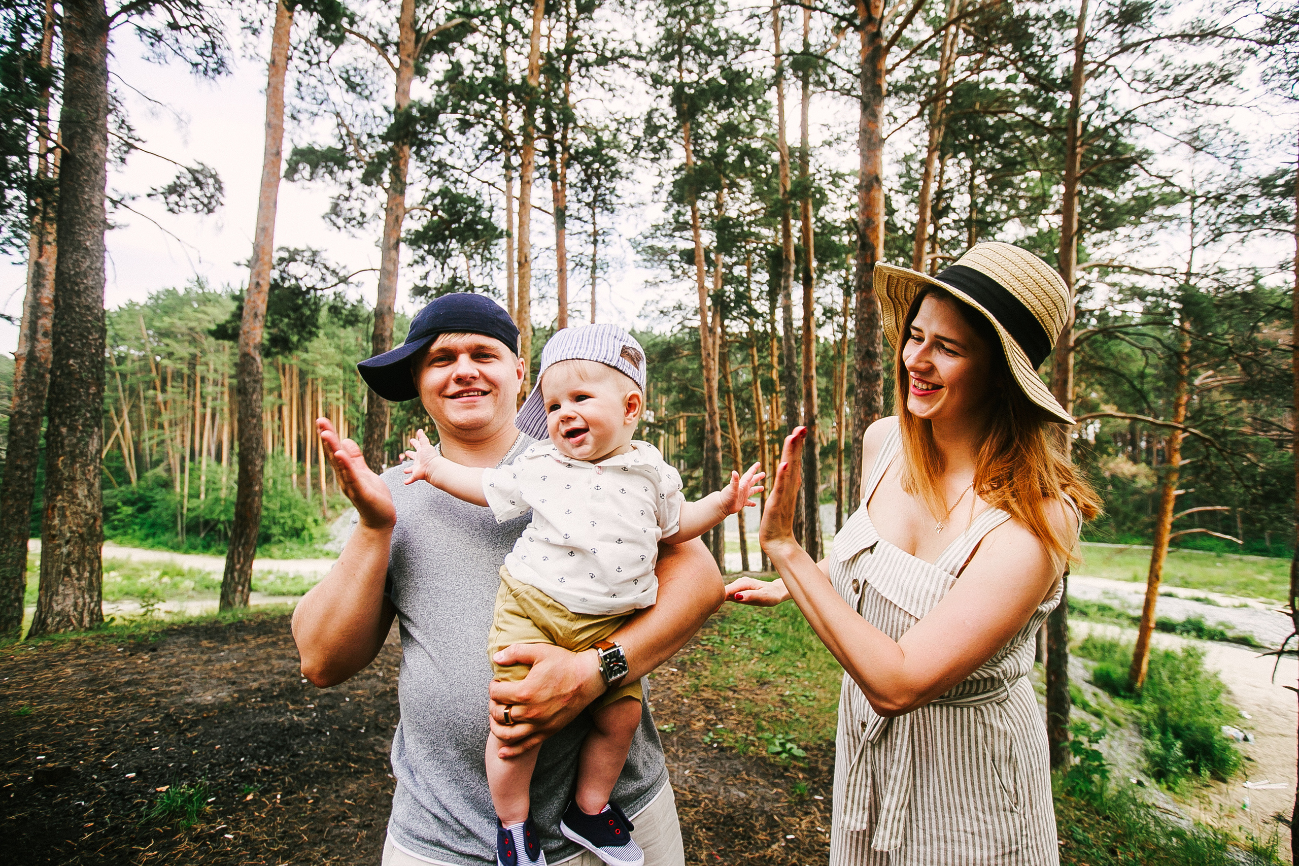 Дёма и родители. Прогулка по Гилевской роще. Фотограф Полина Егорова город Тюмень