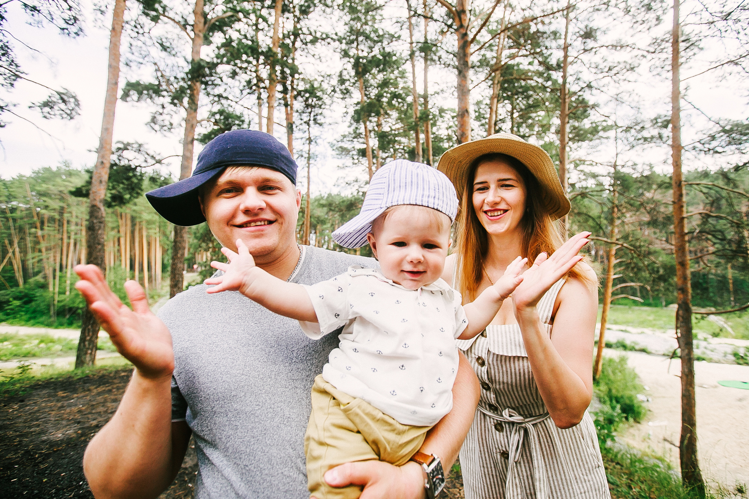 Дёма и родители. Прогулка по Гилевской роще. Фотограф Полина Егорова город Тюмень