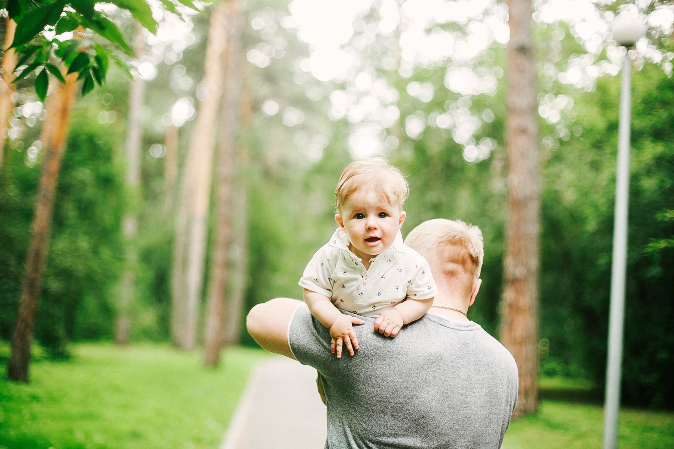 Дёма и родители. Прогулка по Гилевской роще. Фотограф Полина Егорова город Тюмень