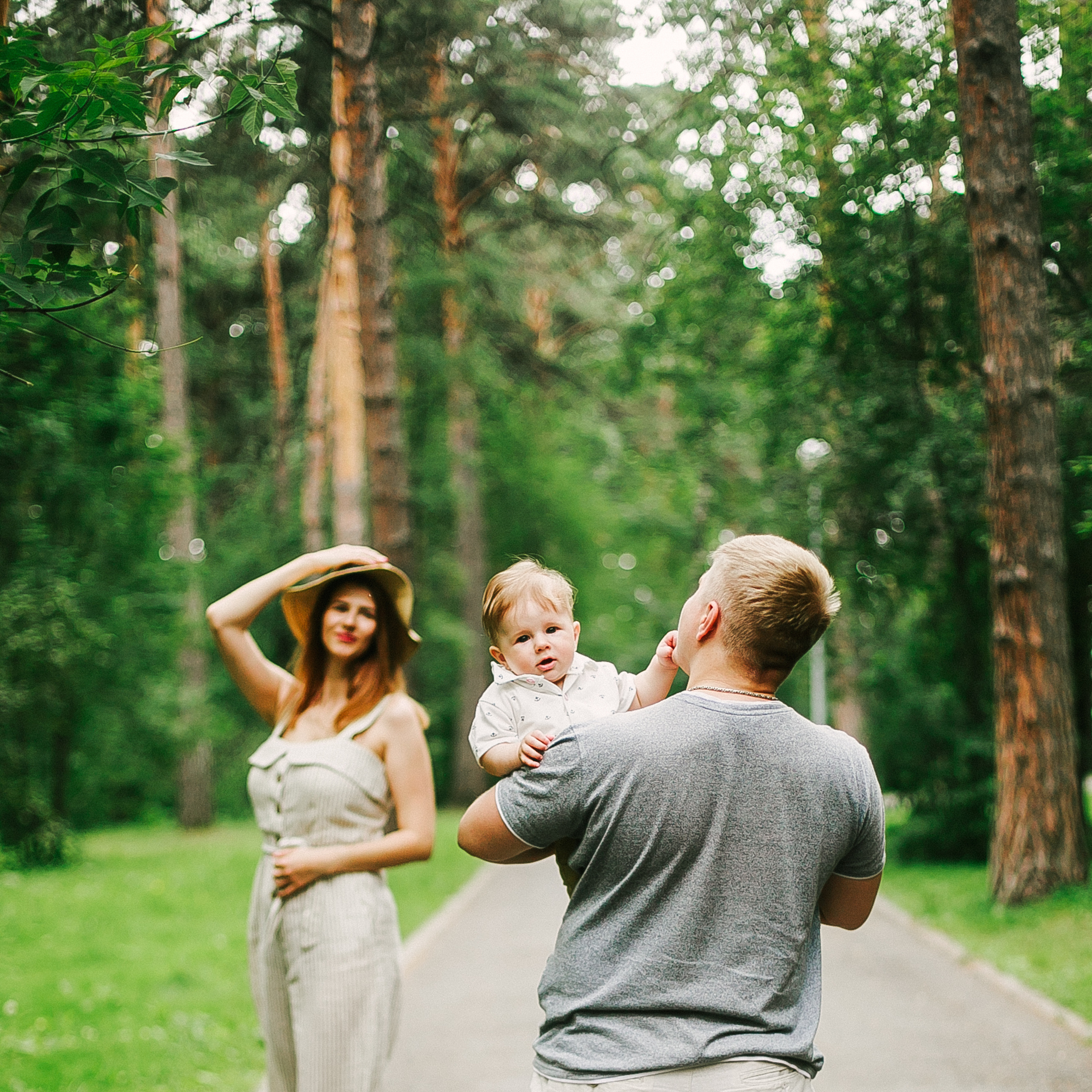 Дёма и родители. Прогулка по Гилевской роще. Фотограф Полина Егорова город Тюмень