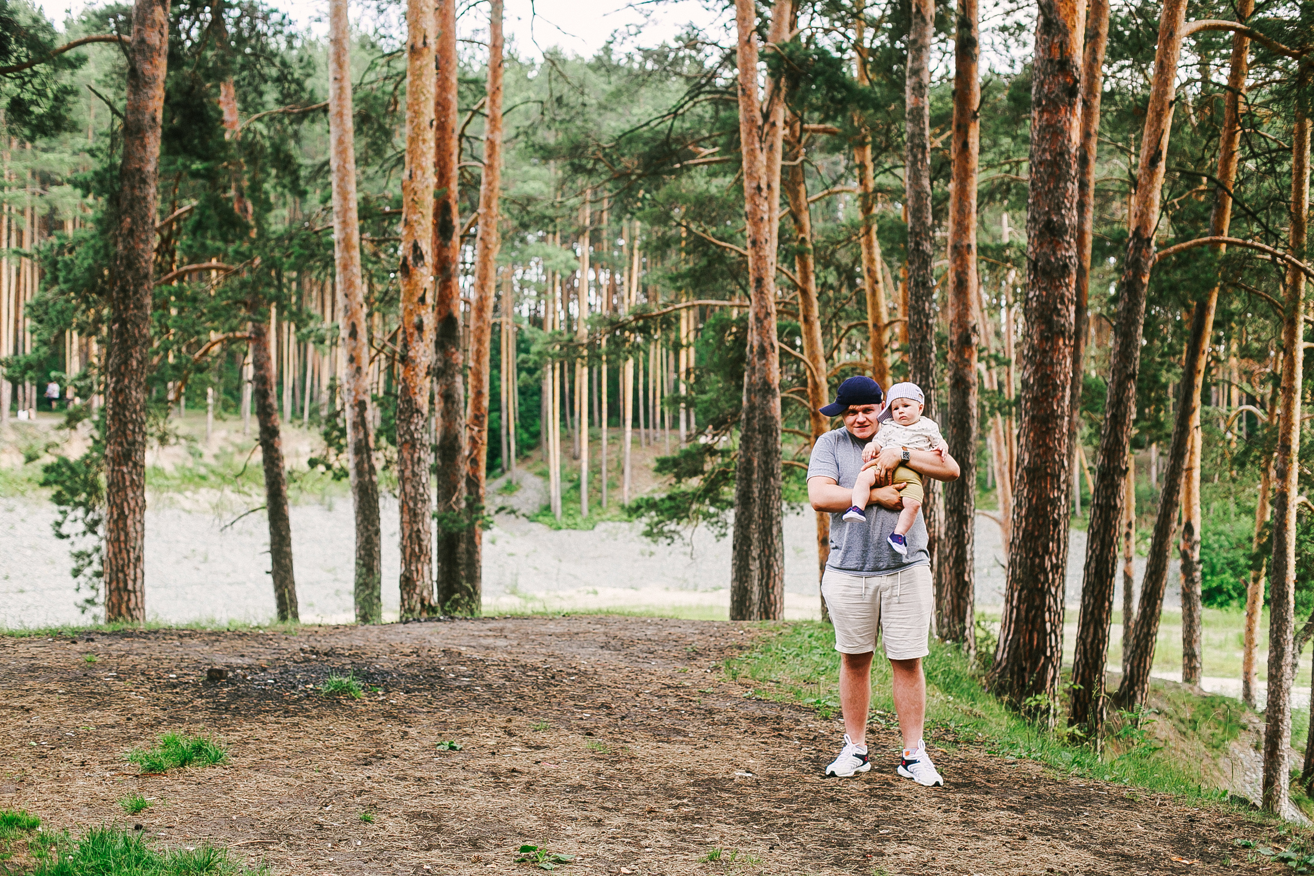 Дёма и родители. Прогулка по Гилевской роще. Фотограф Полина Егорова город Тюмень