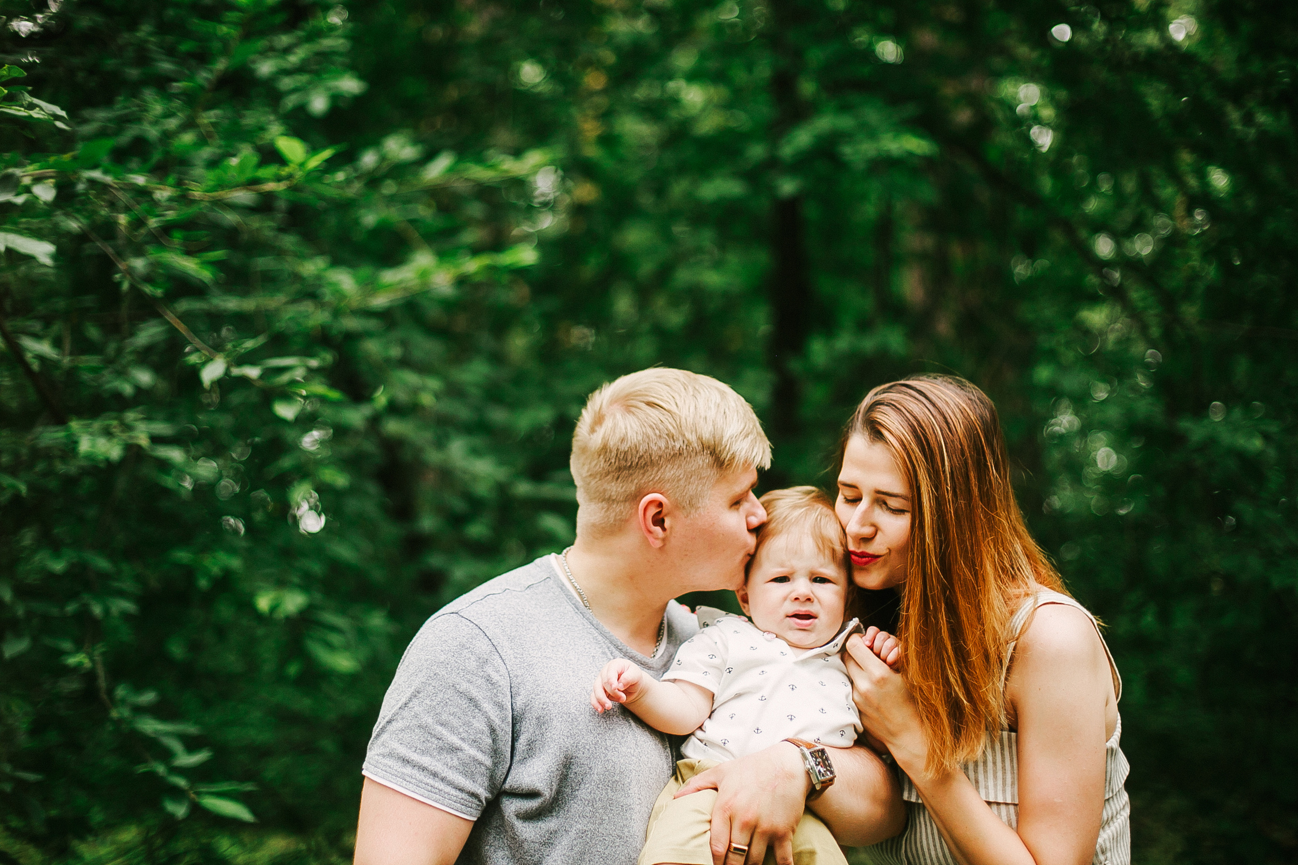 Дёма и родители. Прогулка по Гилевской роще. Фотограф Полина Егорова город Тюмень