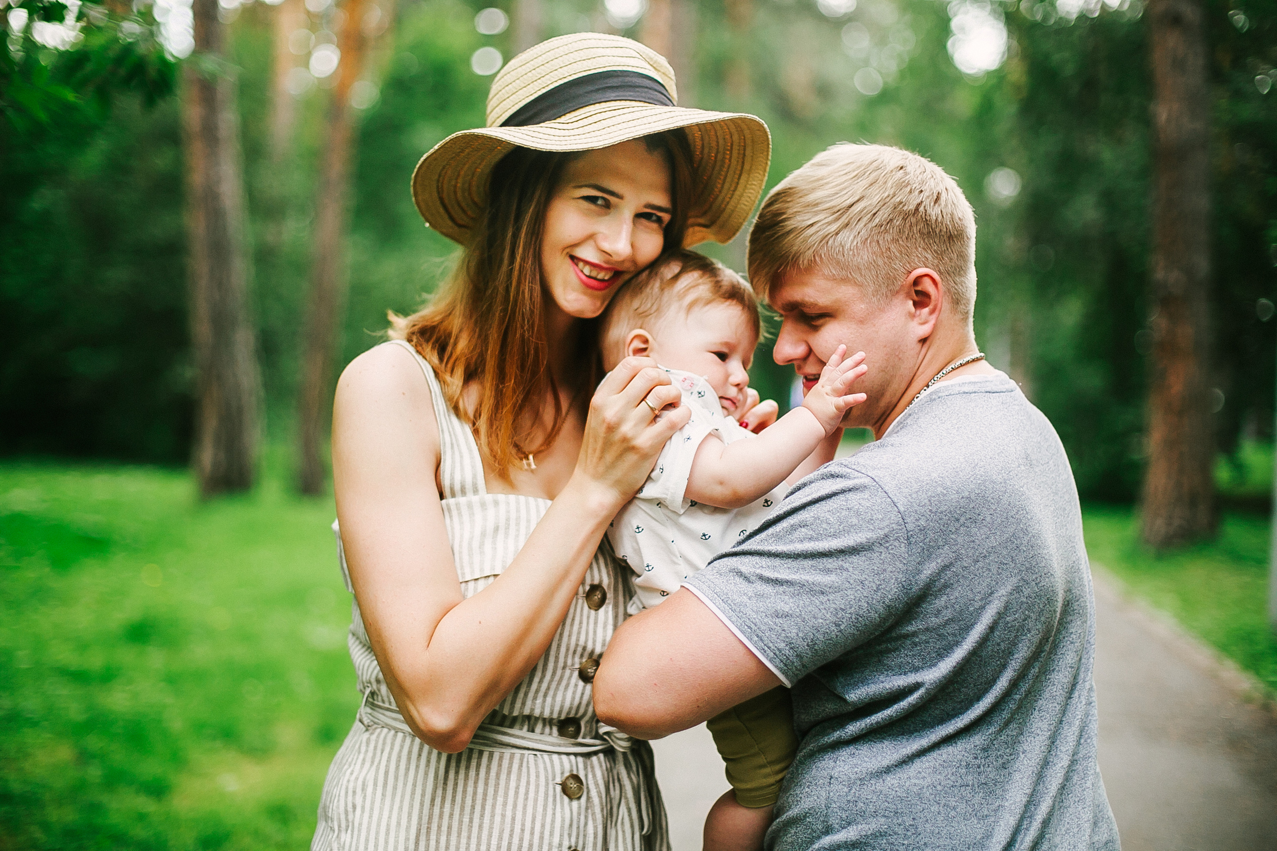 Дёма и родители. Прогулка по Гилевской роще. Фотограф Полина Егорова город Тюмень