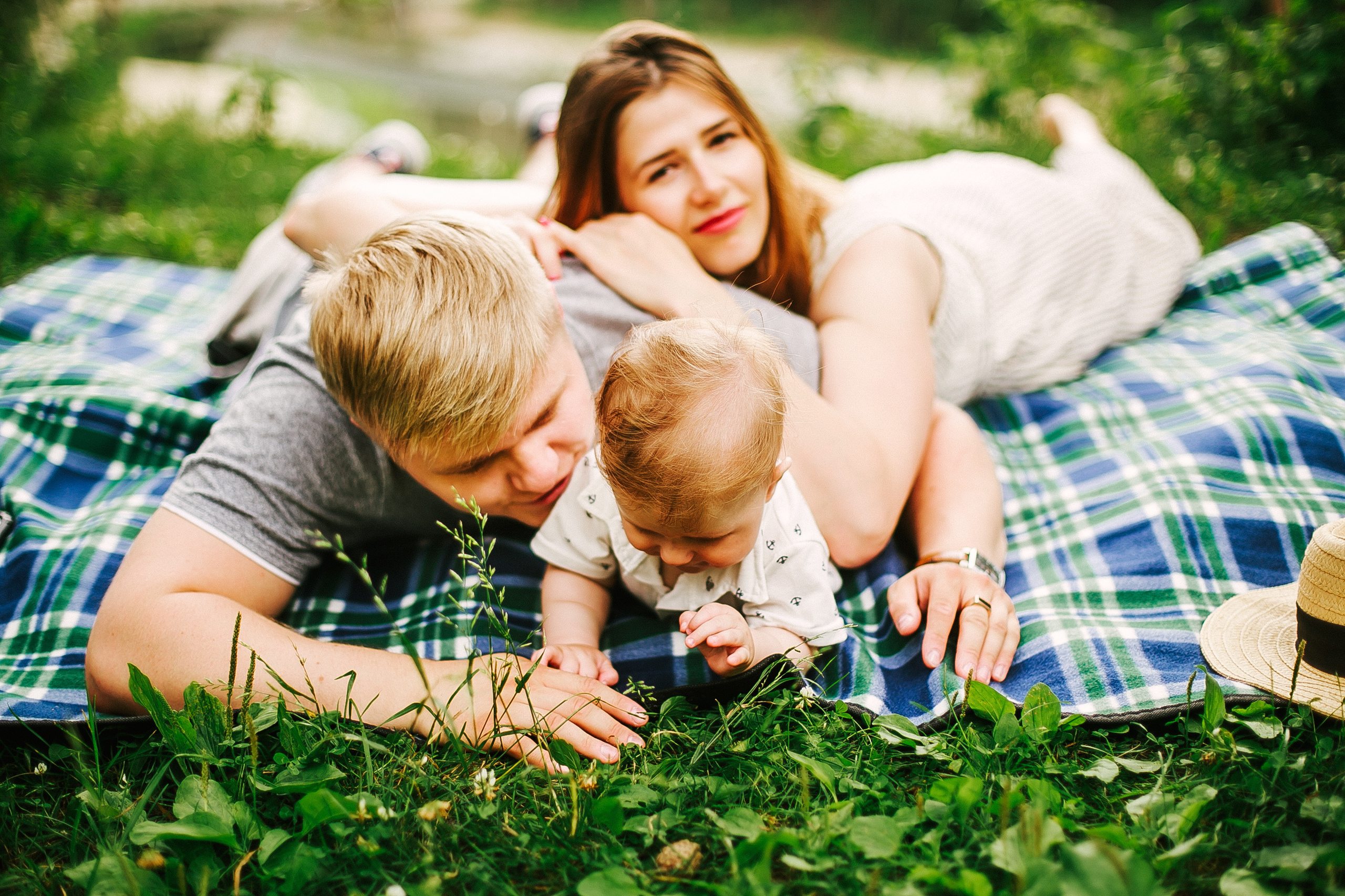 Дёма и родители. Прогулка по Гилевской роще. Фотограф Полина Егорова город Тюмень