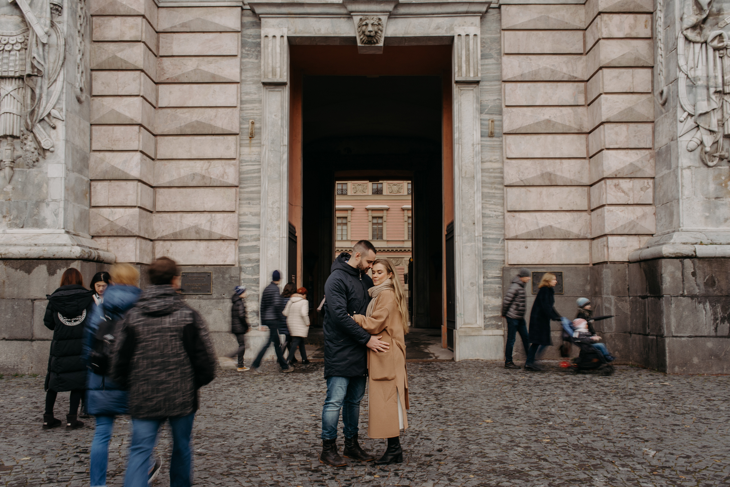 фотосъёмка лавстори в летнем саду, фотосессия для пар