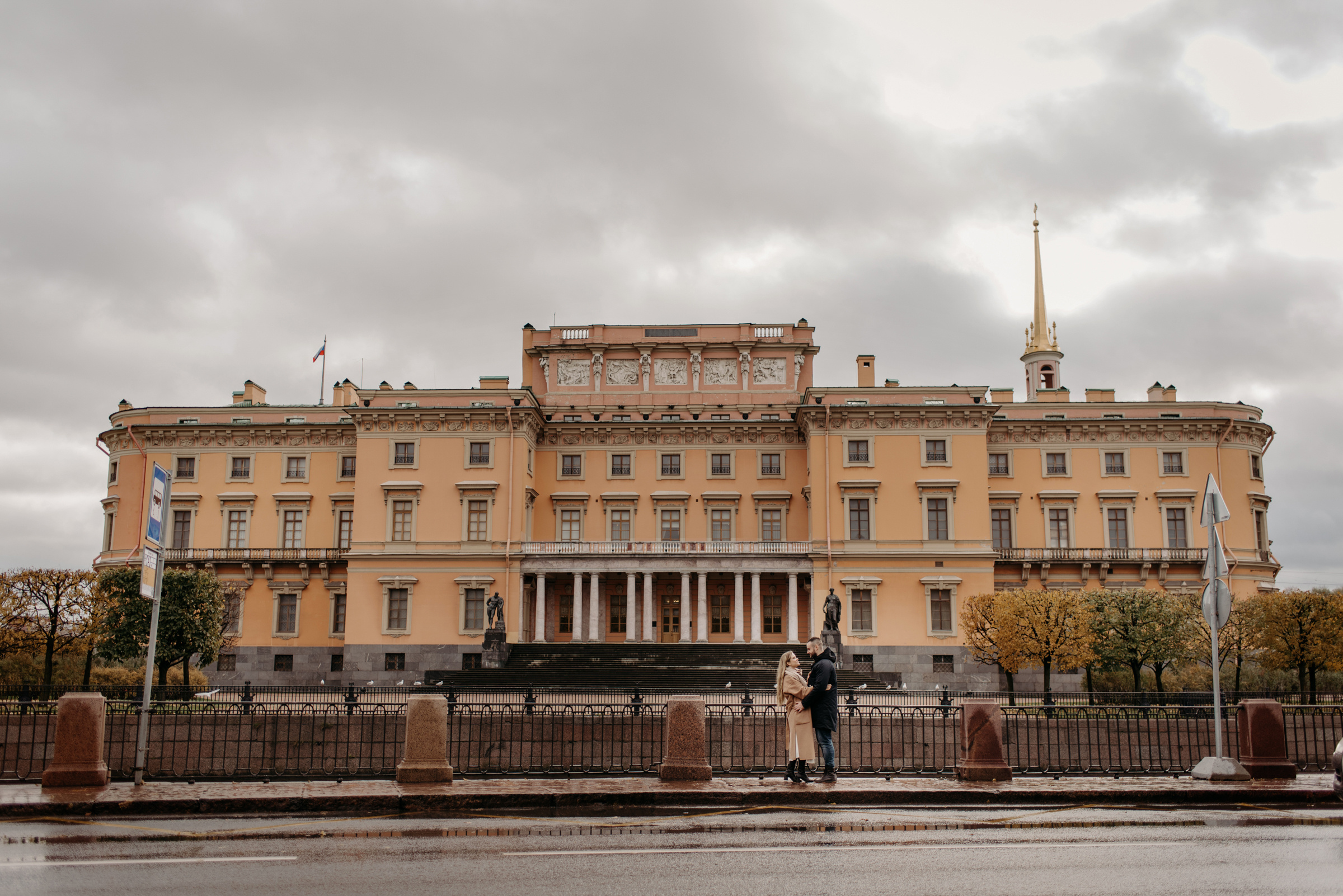 фотосъёмка лавстори в летнем саду, фотосессия для пар