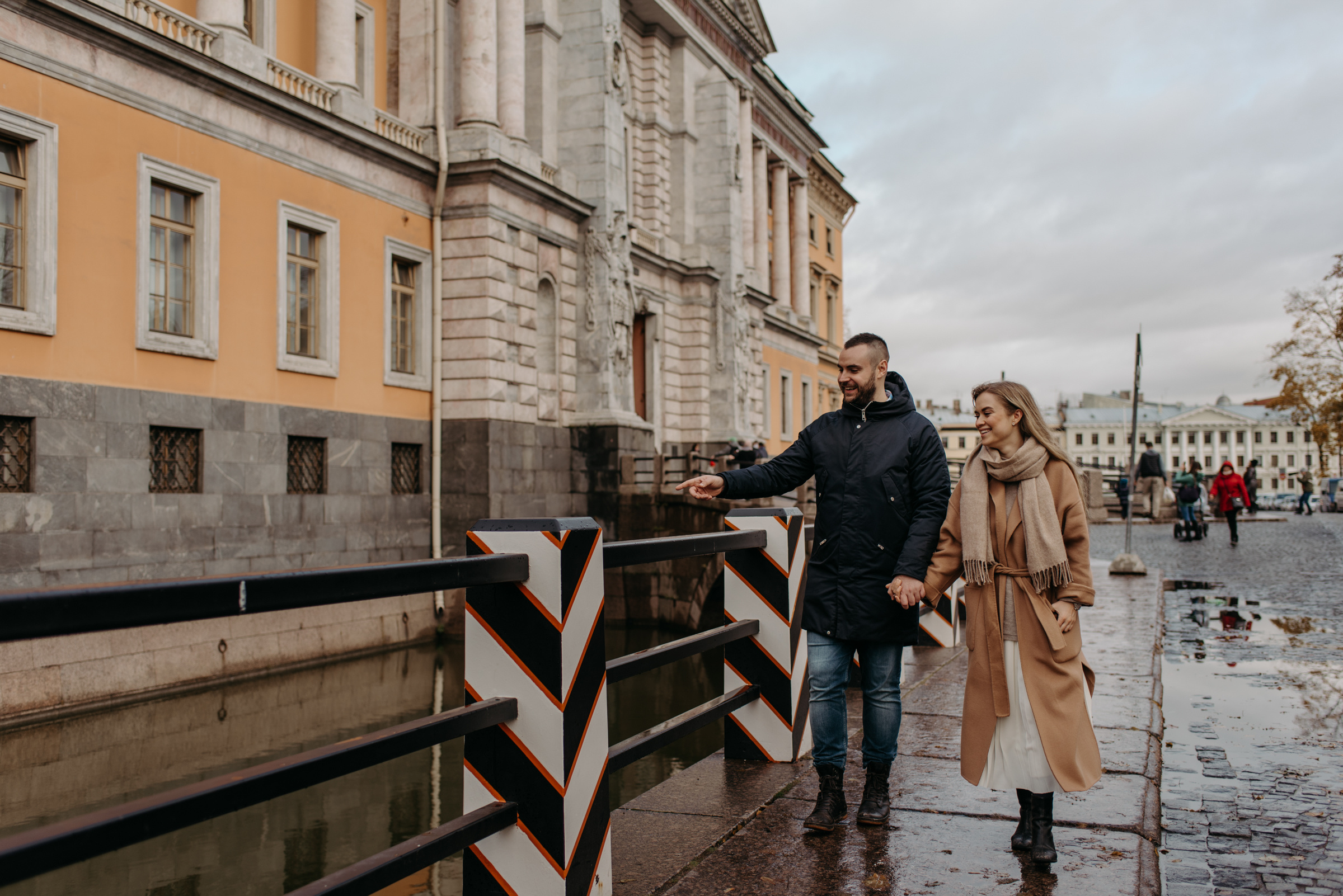 фотосъёмка лавстори в летнем саду, фотосессия для пар
