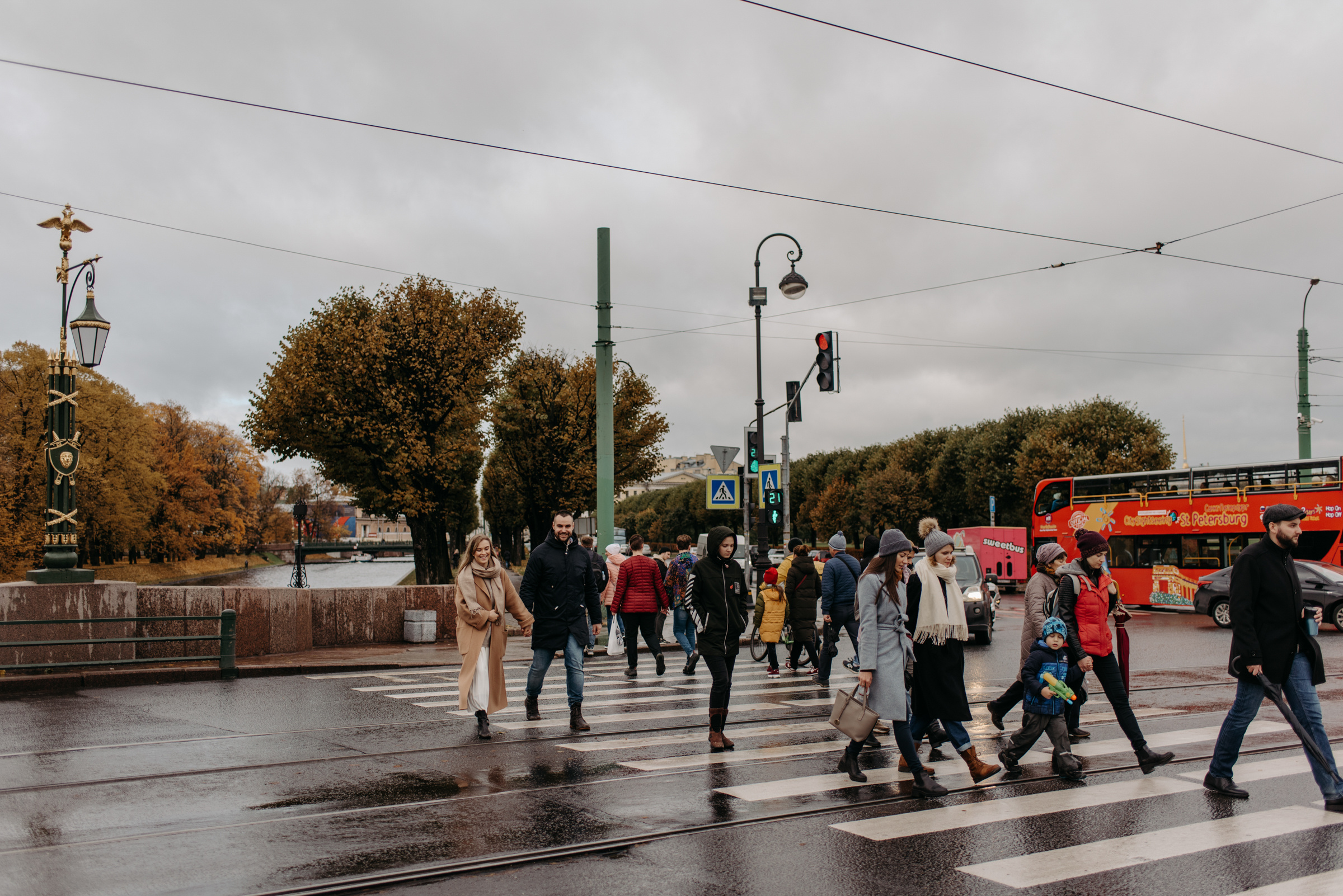 фотосъёмка лавстори в летнем саду, фотосессия для пар