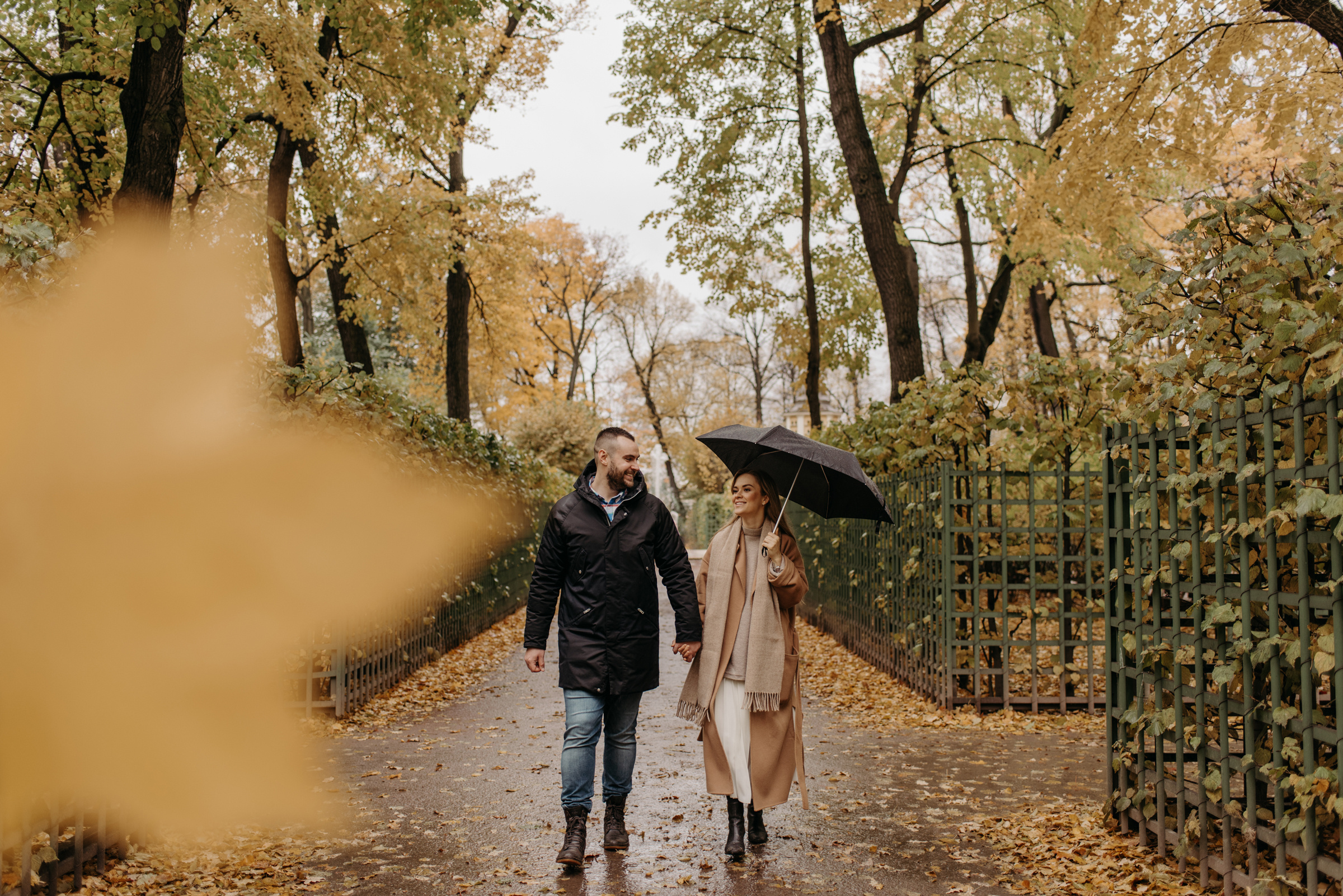 фотосъёмка лавстори в летнем саду, фотосессия для пар