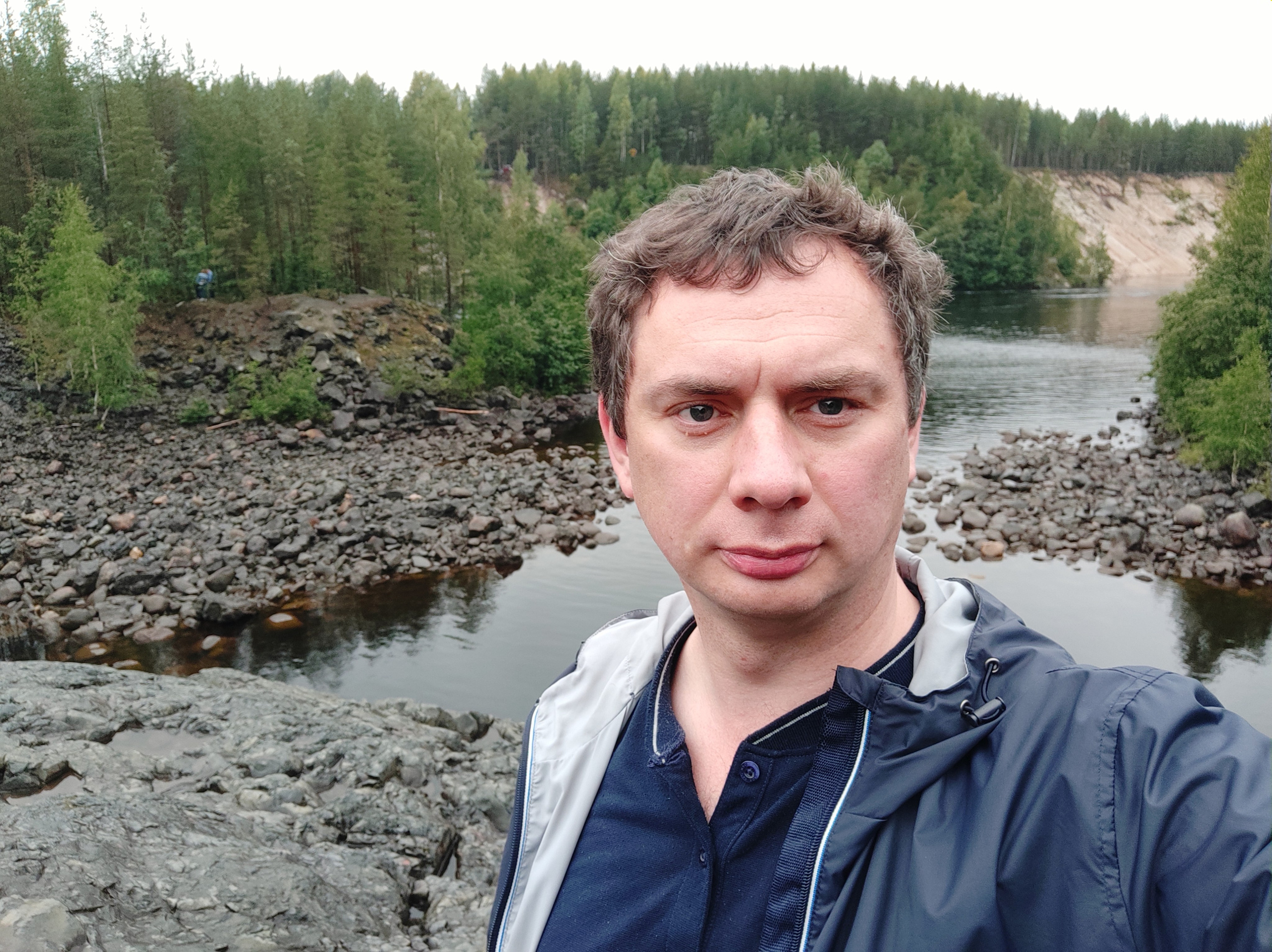 Погода начала портиться. Но такая "серая" погода с мелкой изморосью придает очарование северной природе