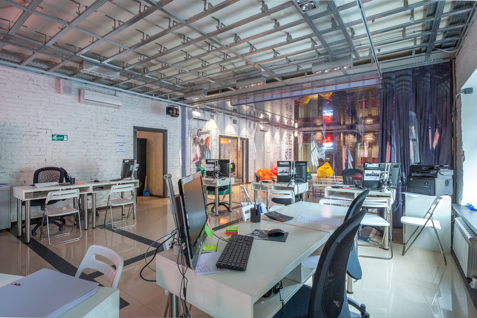 ОФИС АГЕНСТВА НА ЯУЗСКОЙ                                                             Архитектура: Зайцев С.                                                                                Дизайн: Работнов А.   