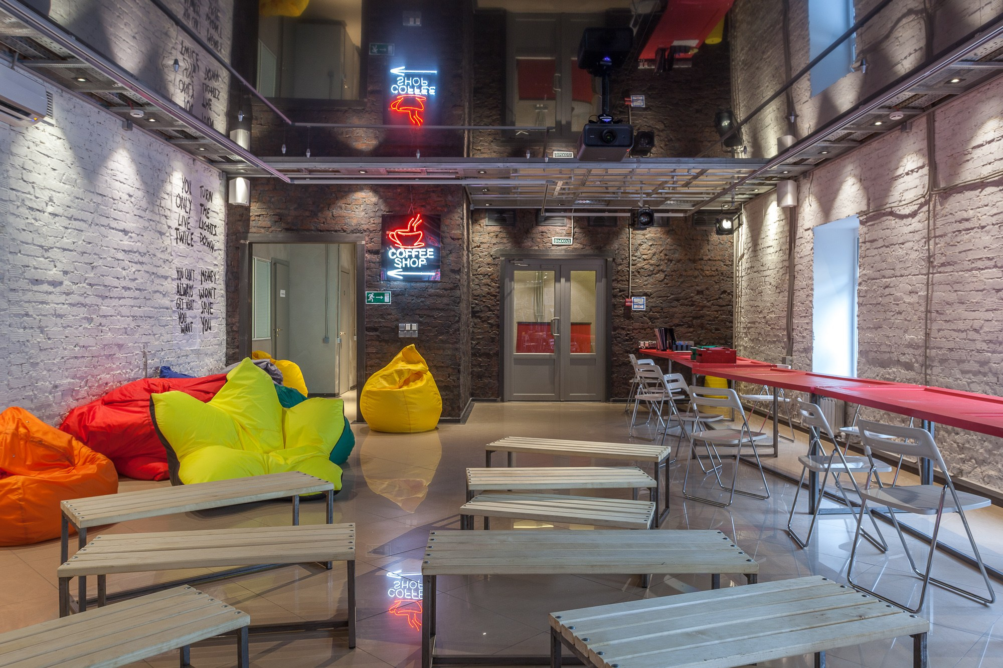 ОФИС АГЕНСТВА НА ЯУЗСКОЙ                                                             Архитектура: Зайцев С.                                                                                Дизайн: Работнов А.   