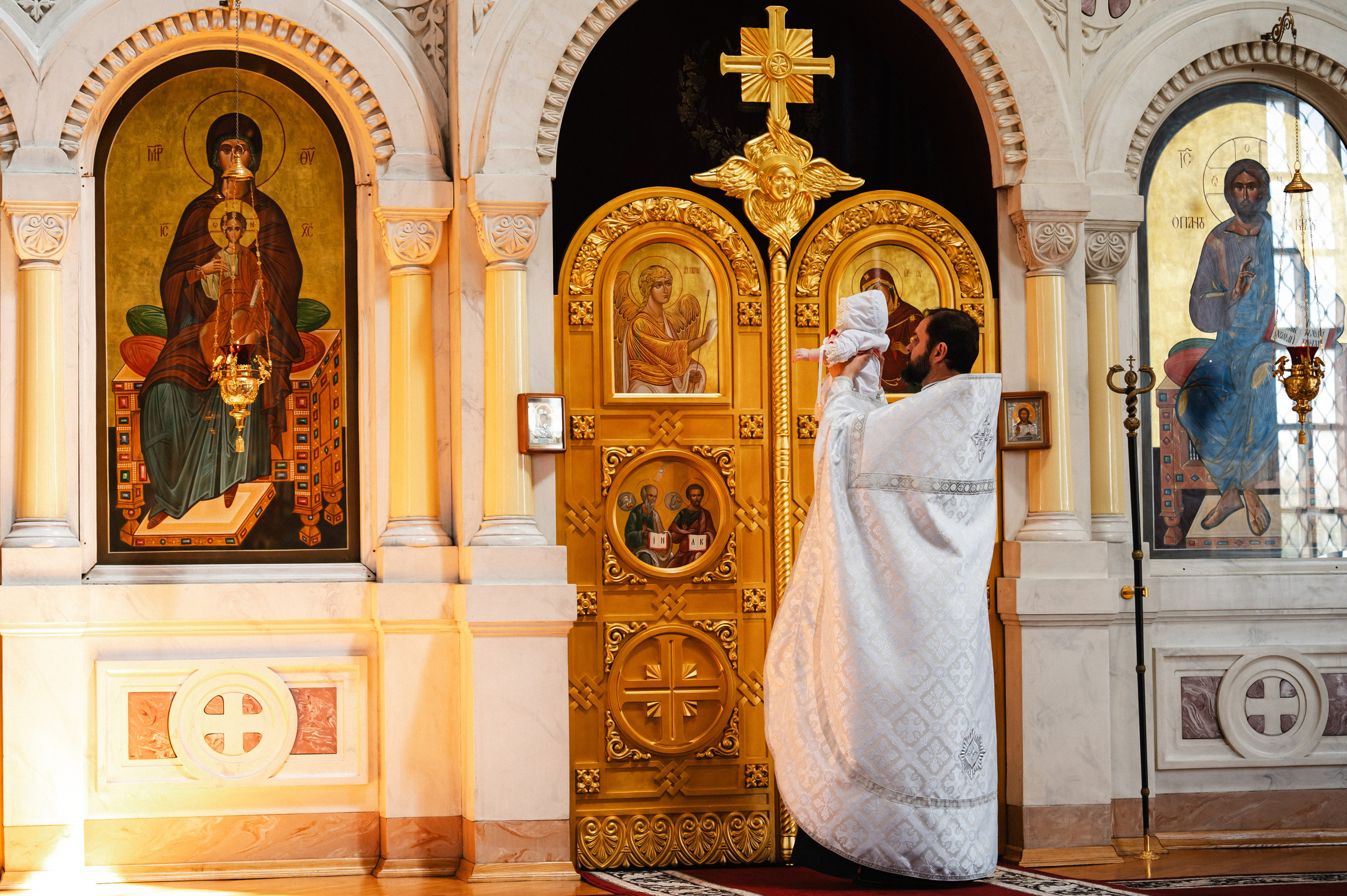Таинство Крещения Дарьи (Храм Преполовения Пятидесятницы). Фотограф Ярута Оксана / Ростов-на-Дону